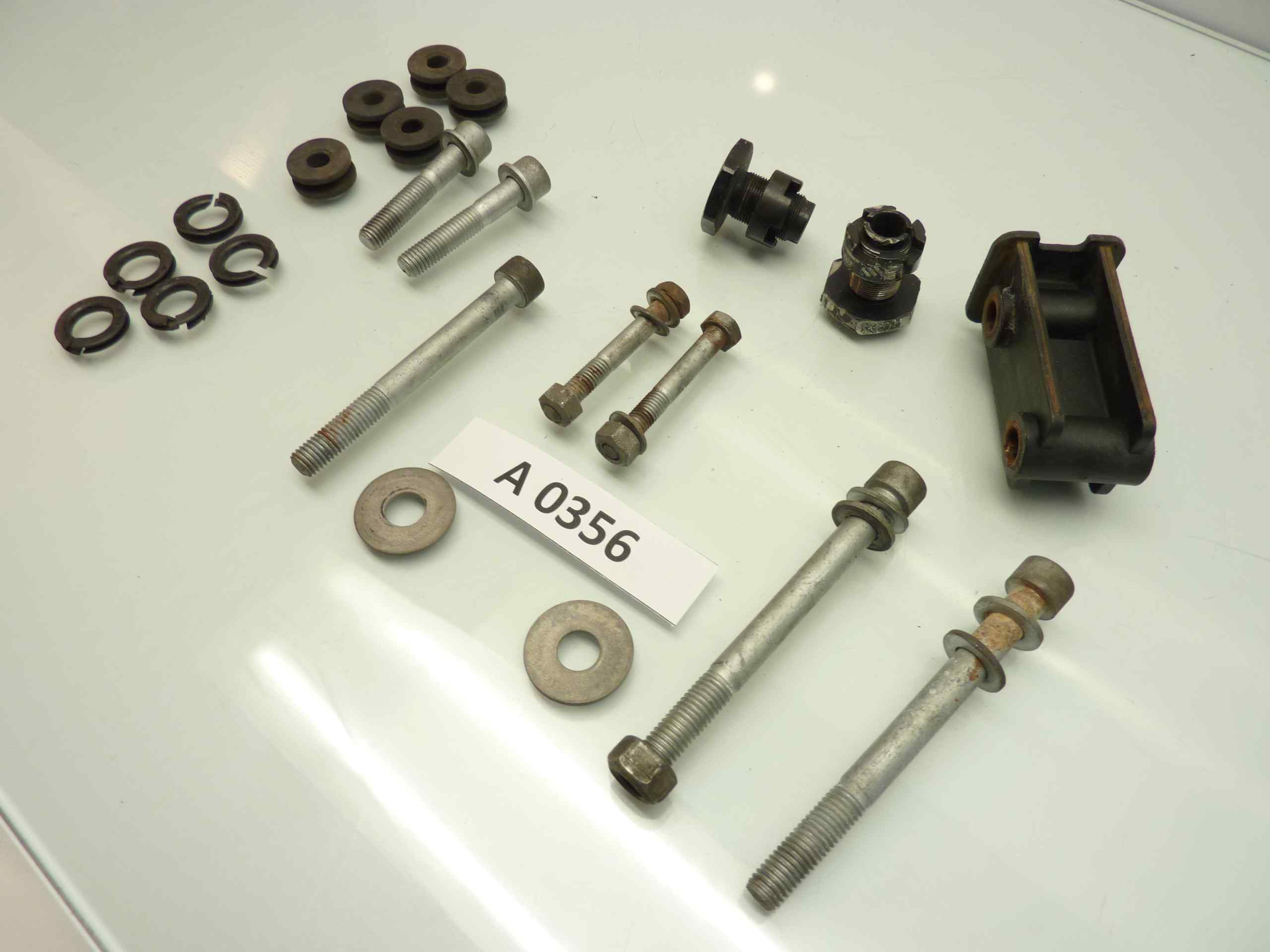BMW F650 CS SCARVER perni motore minuteria bulloneria - immagine 2