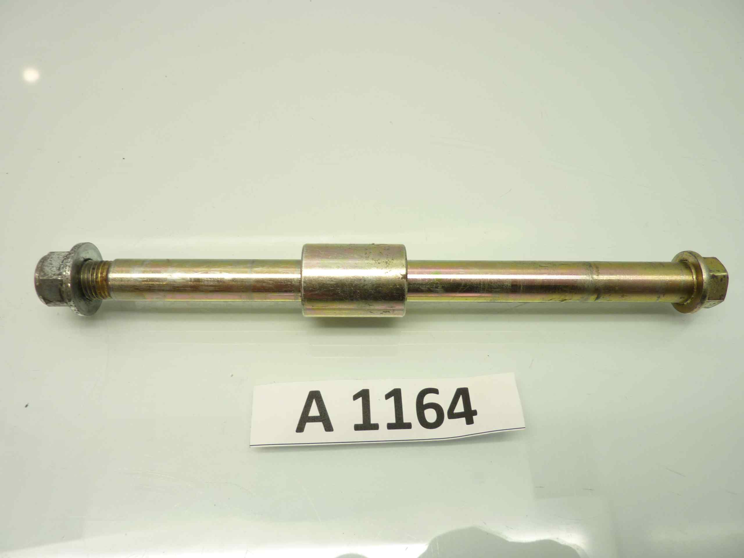 Yamaha YBR 125 07-15 perno ruota posteriore