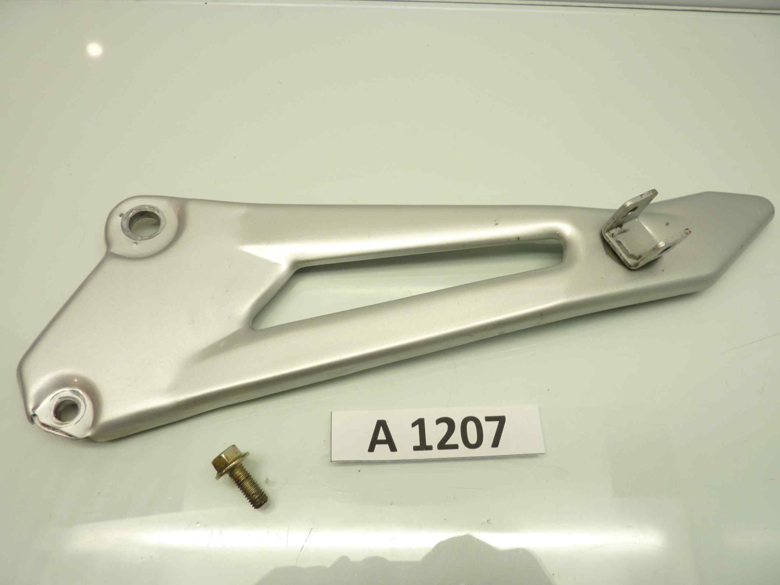 Yamaha YBR 125 07-15 staffa poggiapiedi posteriore sinistra