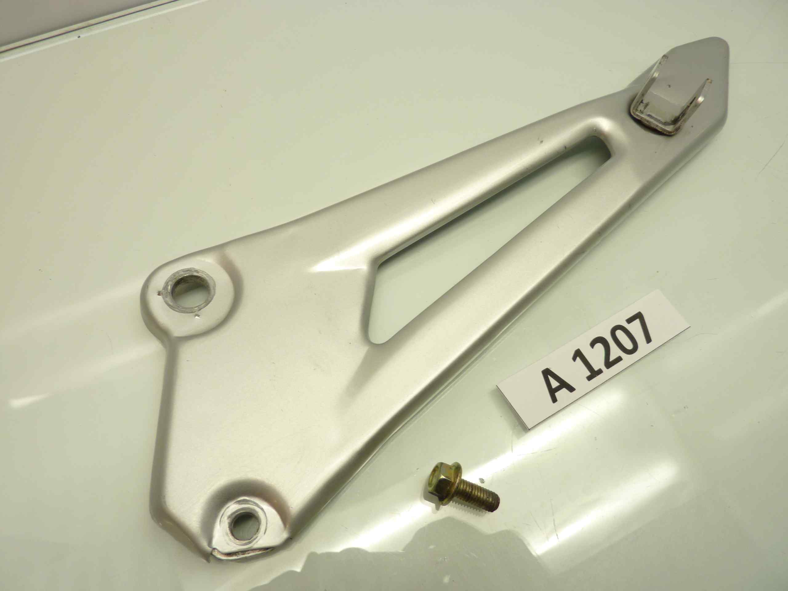 Yamaha YBR 125 07-15 staffa poggiapiedi posteriore sinistra - immagine 2