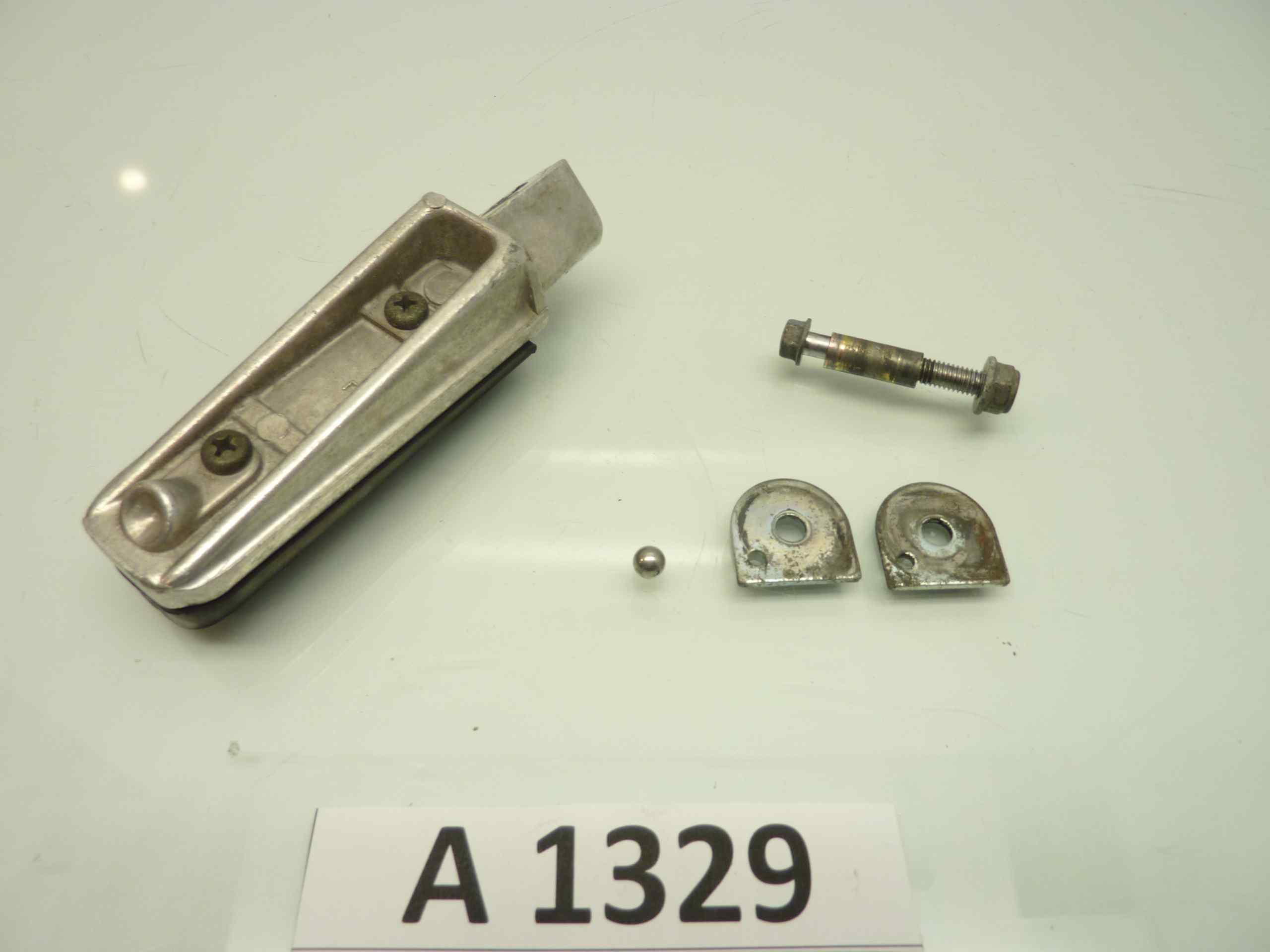 Yamaha FAZER FZ6 600 '01-03 Pedalino poggia piedi posteriore destro - immagine 2