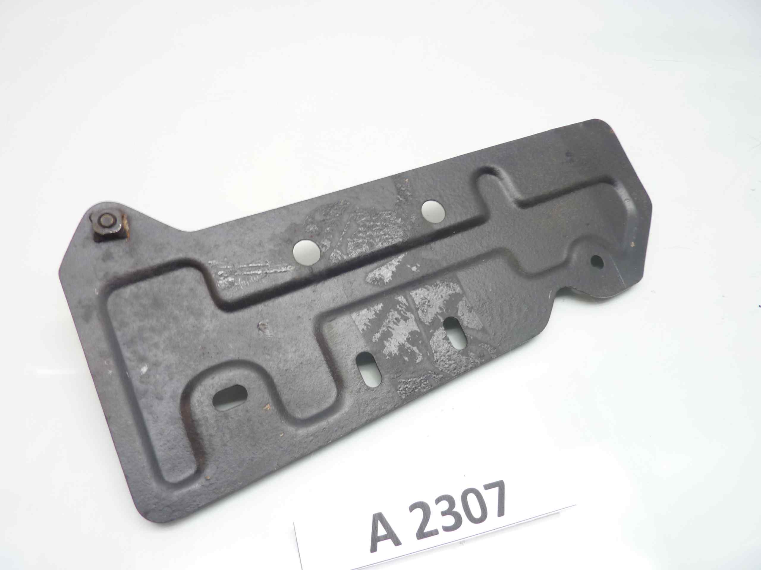 SUZUKI RV 90 piastra staffa serbatoio benzina - immagine 2