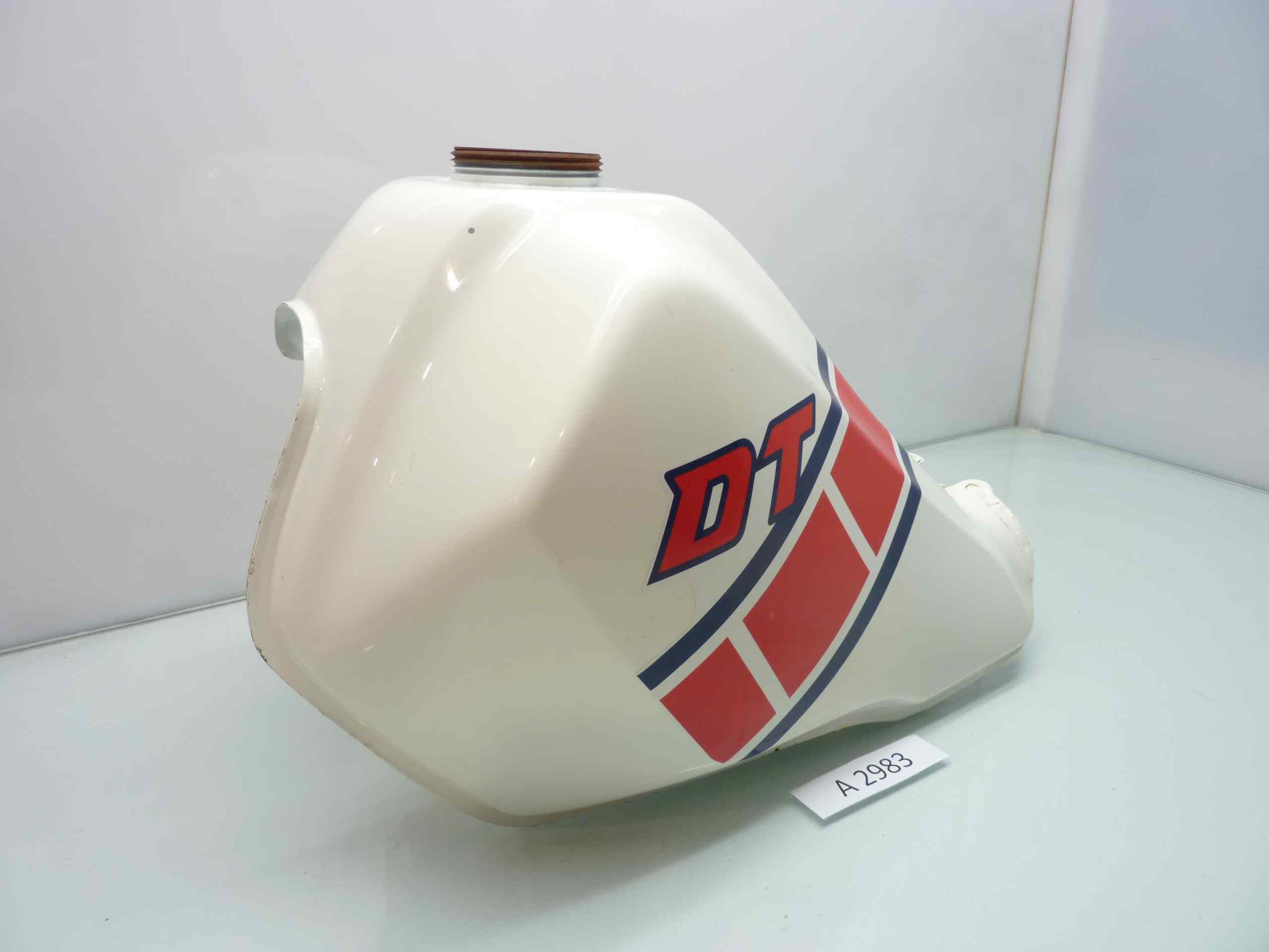 Yamaha DT serbatoio benzina carburante nuovo da trattare internamente - immagine 2