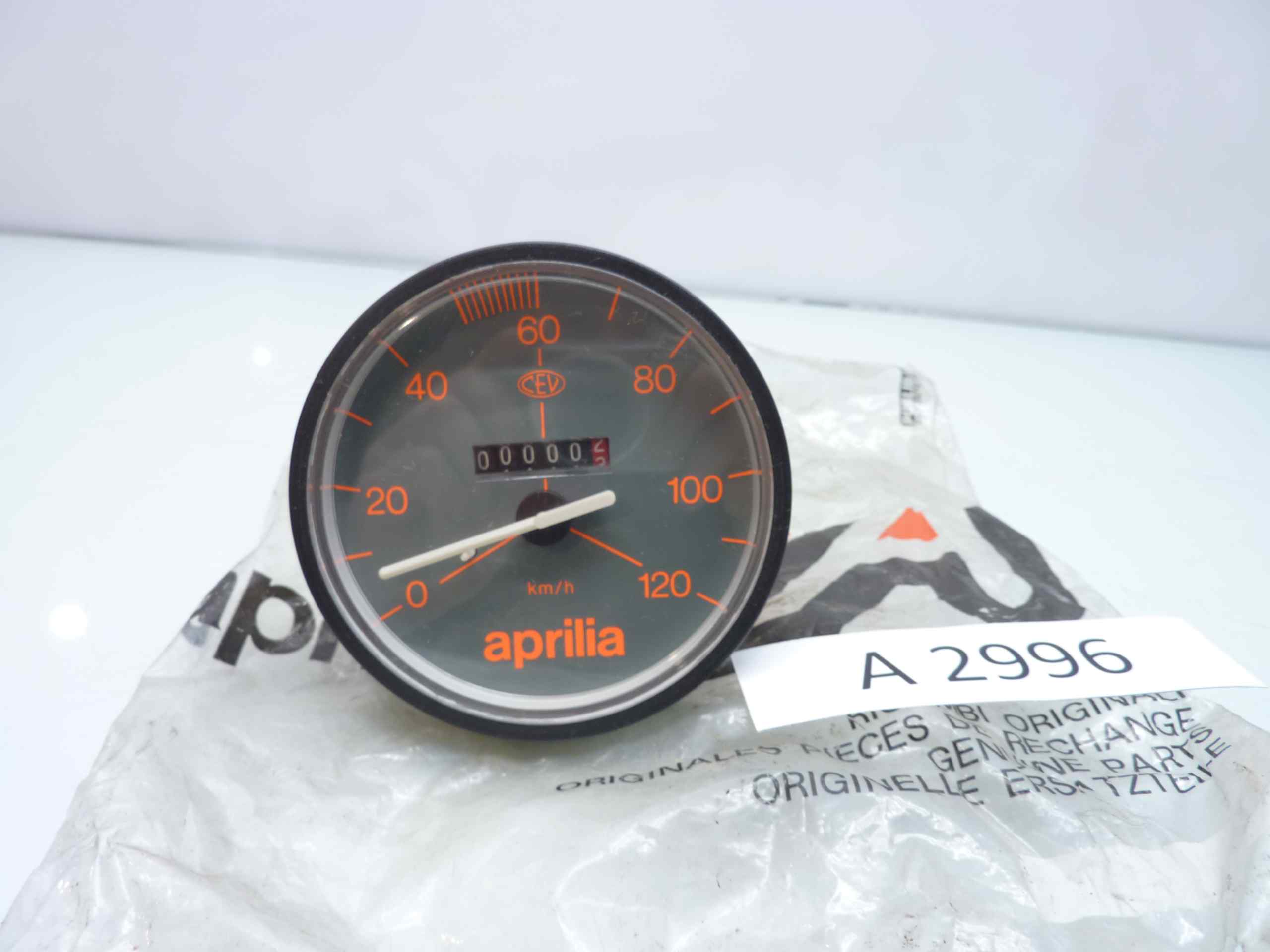 Aprilia ETX TUAREG 50 contachilometri nuovo sfondo grigio - immagine 2