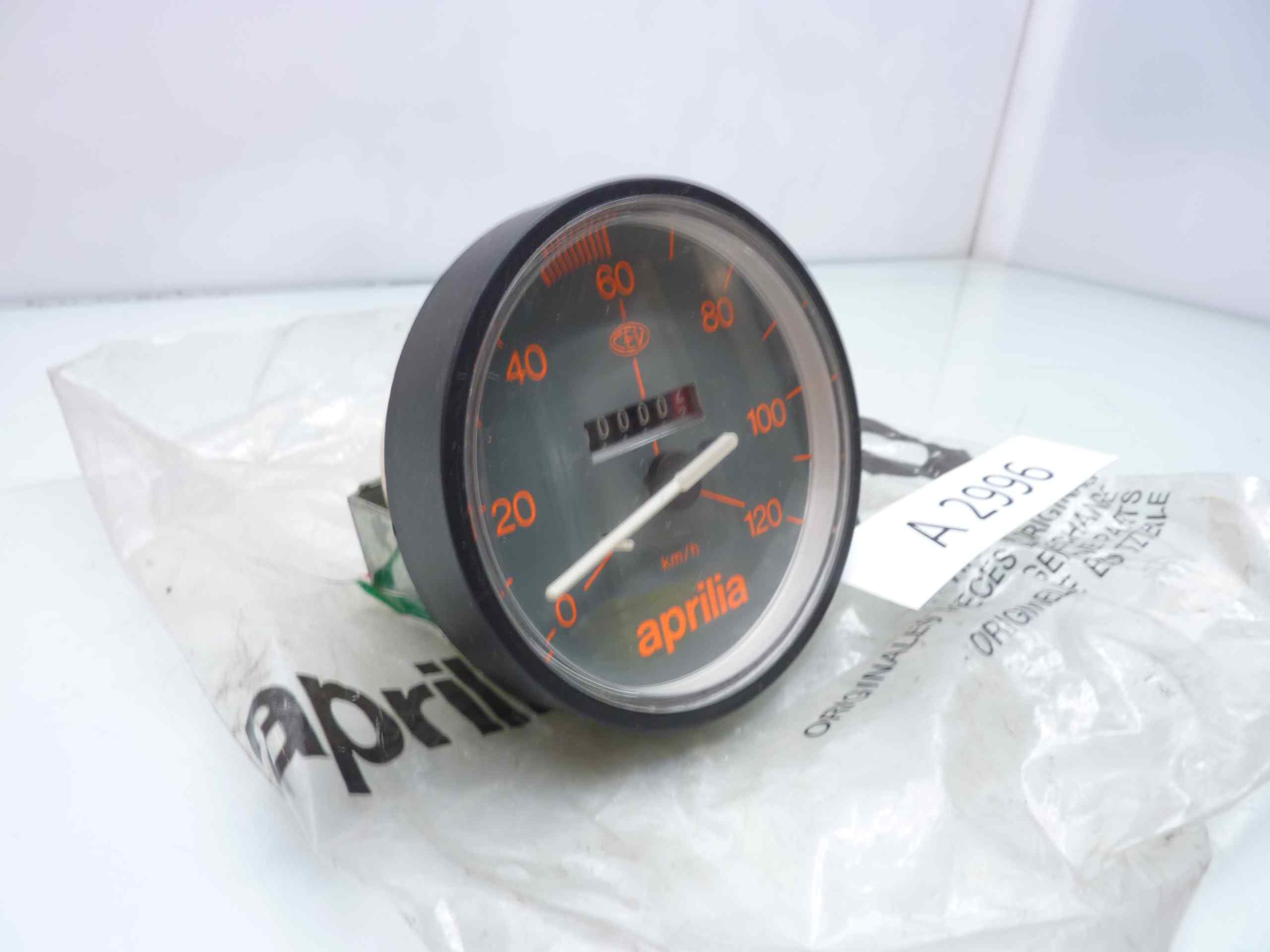 Aprilia ETX TUAREG 50 contachilometri nuovo sfondo grigio - immagine 3