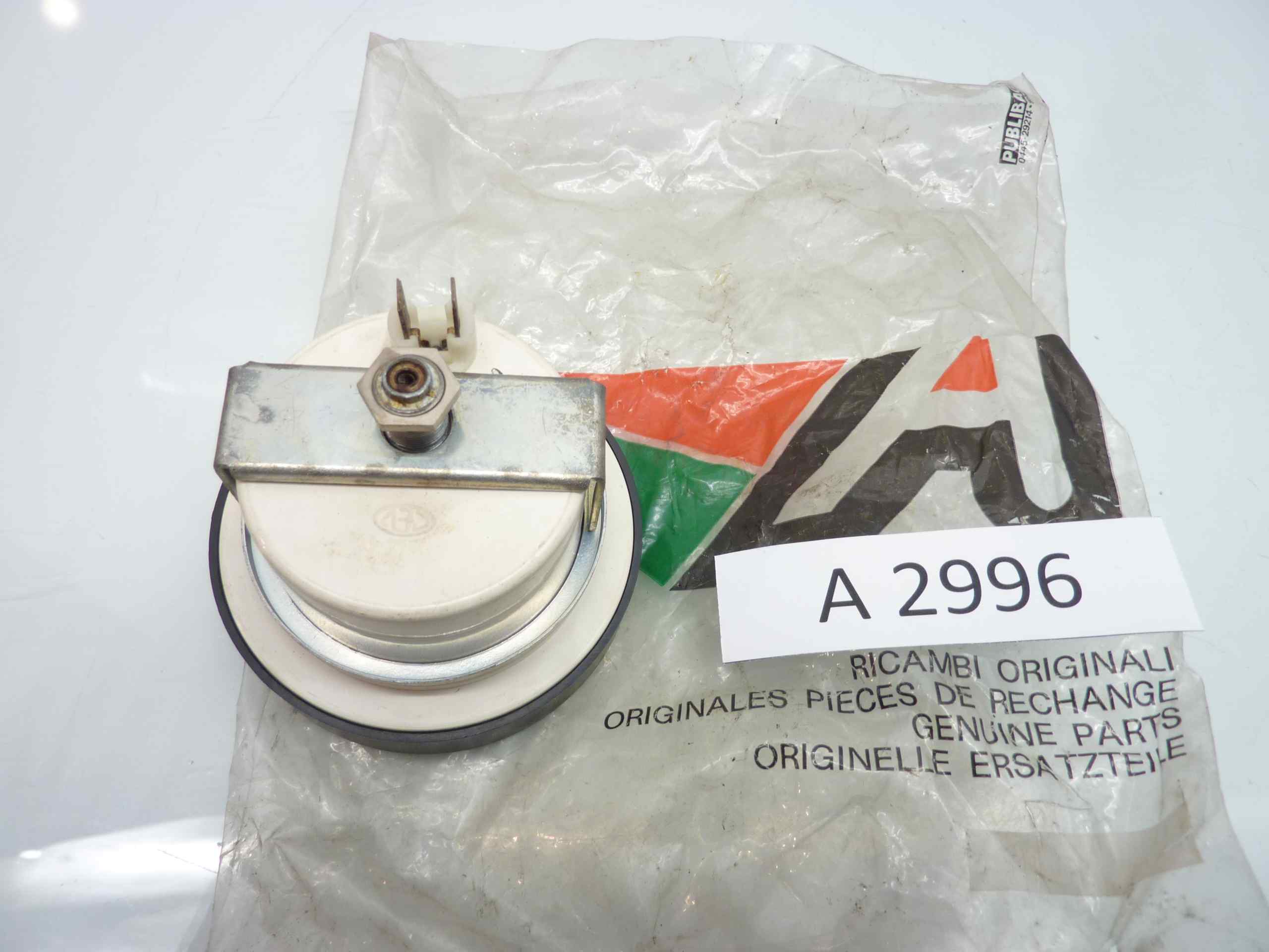 Aprilia ETX TUAREG 50 contachilometri nuovo sfondo grigio - immagine 4