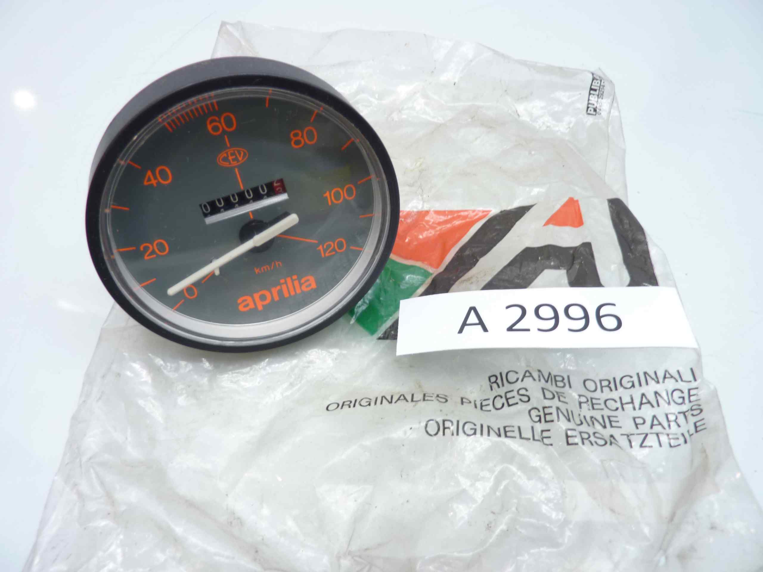 Aprilia ETX TUAREG 50 contachilometri nuovo sfondo grigio - immagine 5