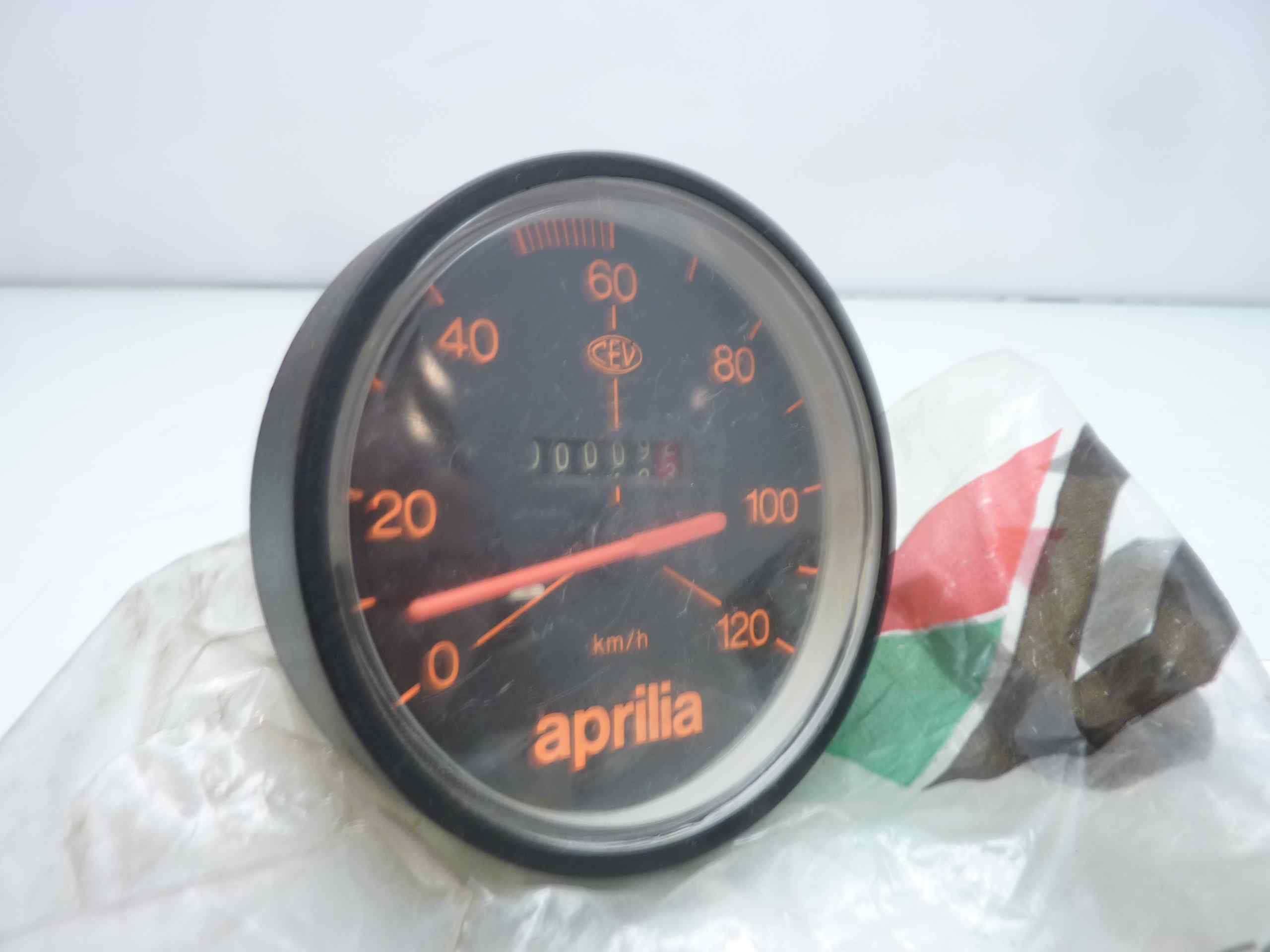 Aprilia ETX TUAREG 50 contachilometri nuovo sfondo nero - immagine 2