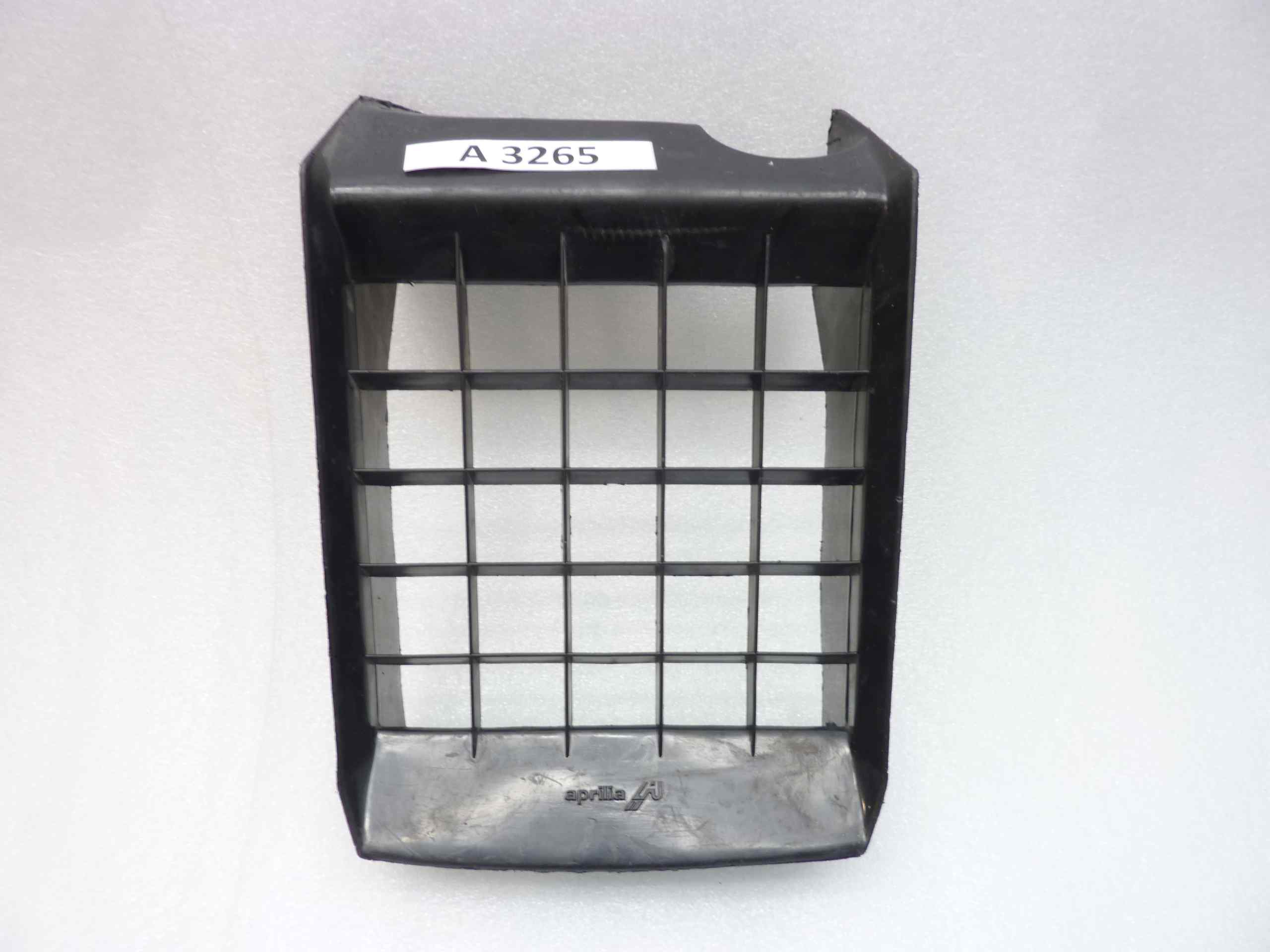 Aprilia ST 125 83 griglia radiatore