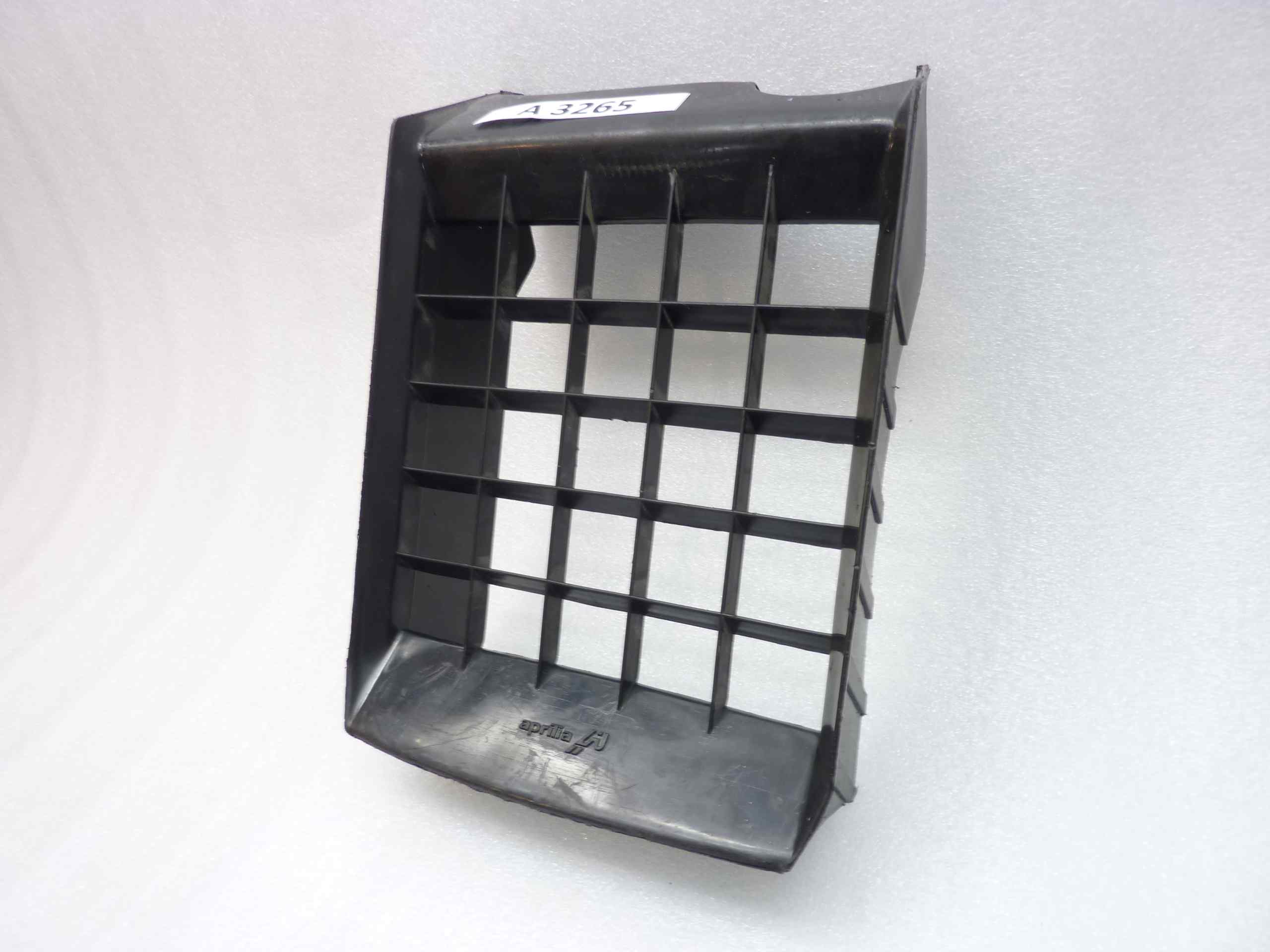 Aprilia ST 125 83 griglia radiatore - immagine 3