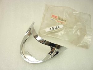 Yamaha YH 50 cornice cromata faro fanalino posteriore 5EUH471500 NUOVO