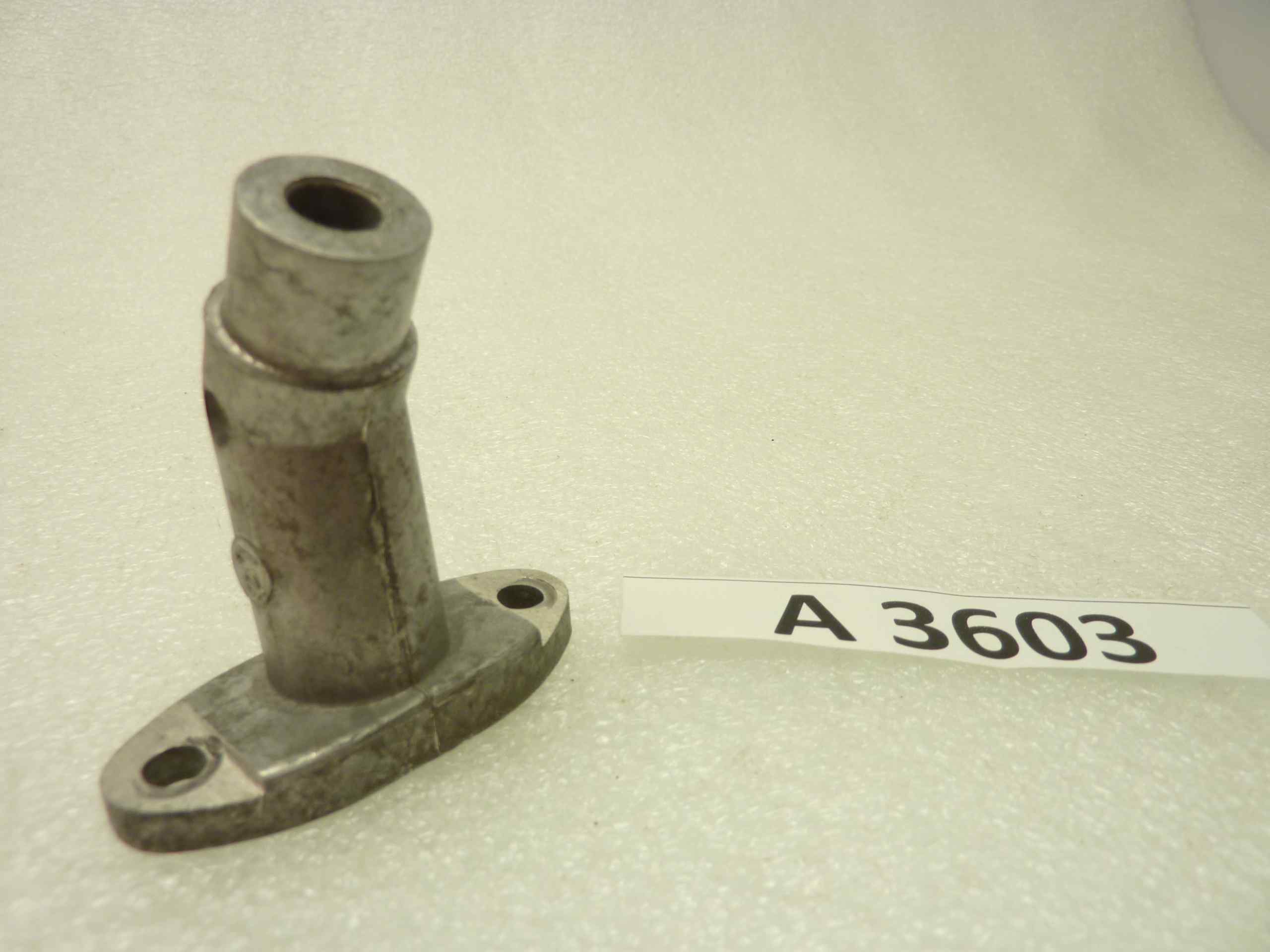 Collettore aspirazione Minarelli diam 7 interasse fori 46mm diam imbocco 18mm - immagine 2
