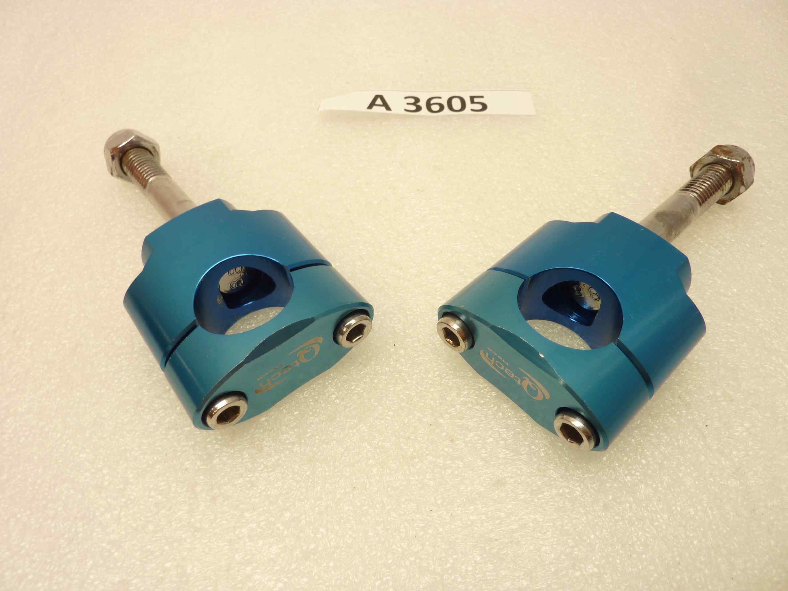 Riser manubrio Qtech Race M12 azzurri alt tot 60,5mm, largh sede manubrio 28 mm, alt curva inf alla piastra di sterzo 27 mm - immagine 3