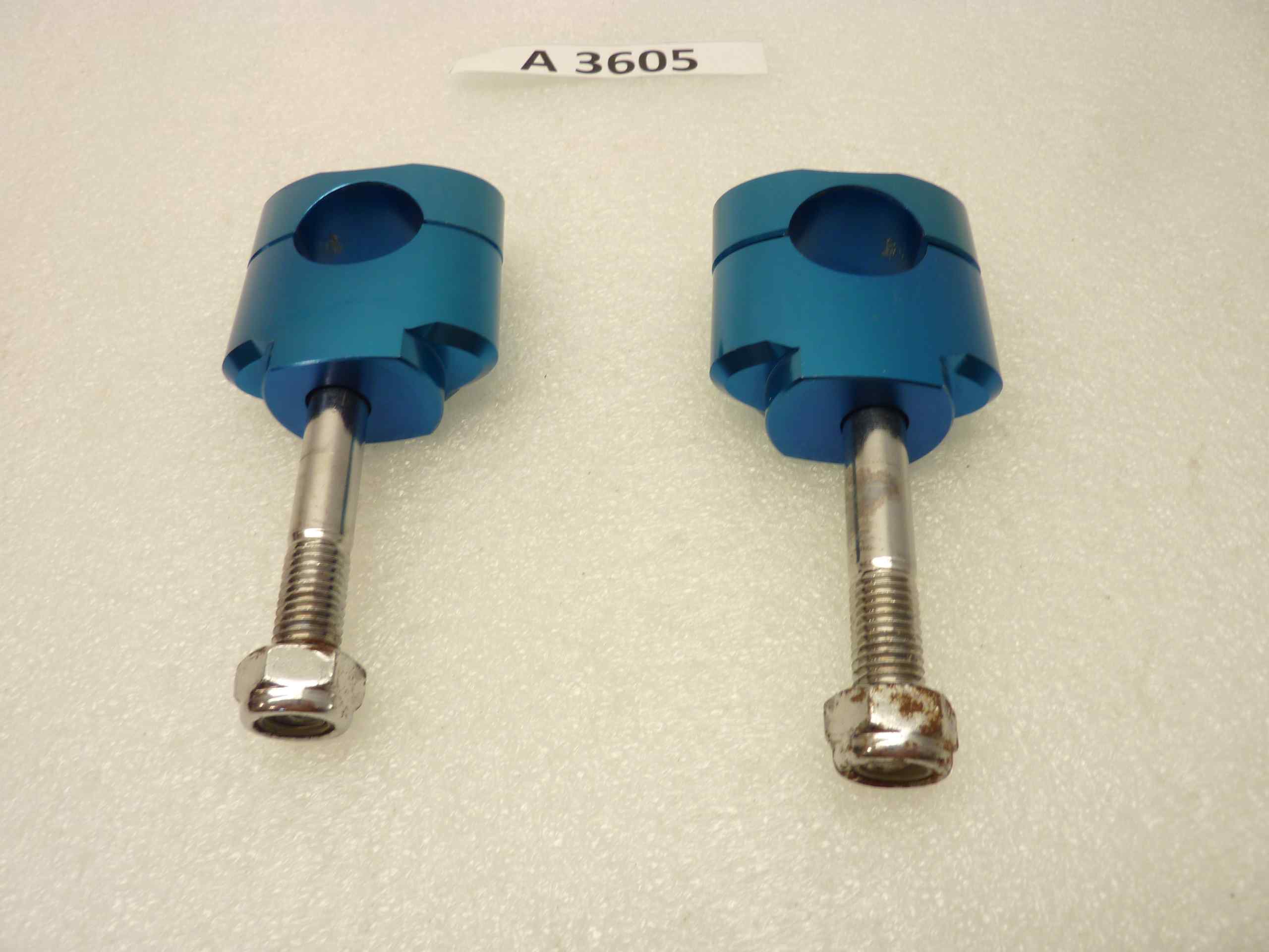 Riser manubrio Qtech Race M12 azzurri alt tot 60,5mm, largh sede manubrio 28 mm, alt curva inf alla piastra di sterzo 27 mm - immagine 4