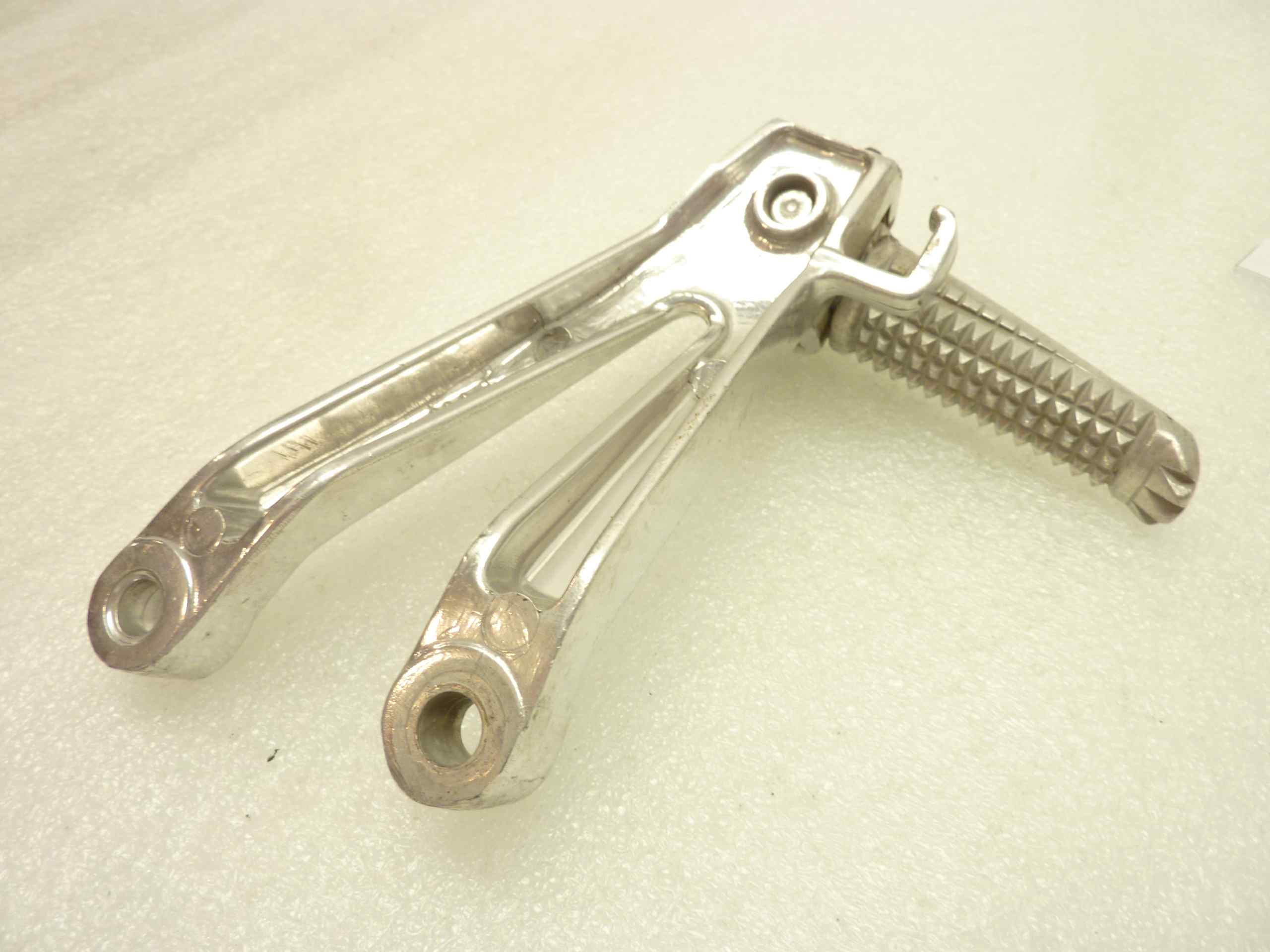 Yamaha YZF R1 98-99 staffa pedalino poggiapiedi posteriore sinistro 4XV-4 - immagine 3