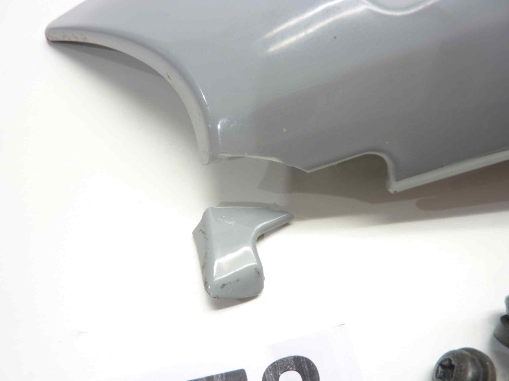 BMW F650 CS SCARVER Carena anteriore destra con piccolo pezzo danneggiato ma presente - immagine 2