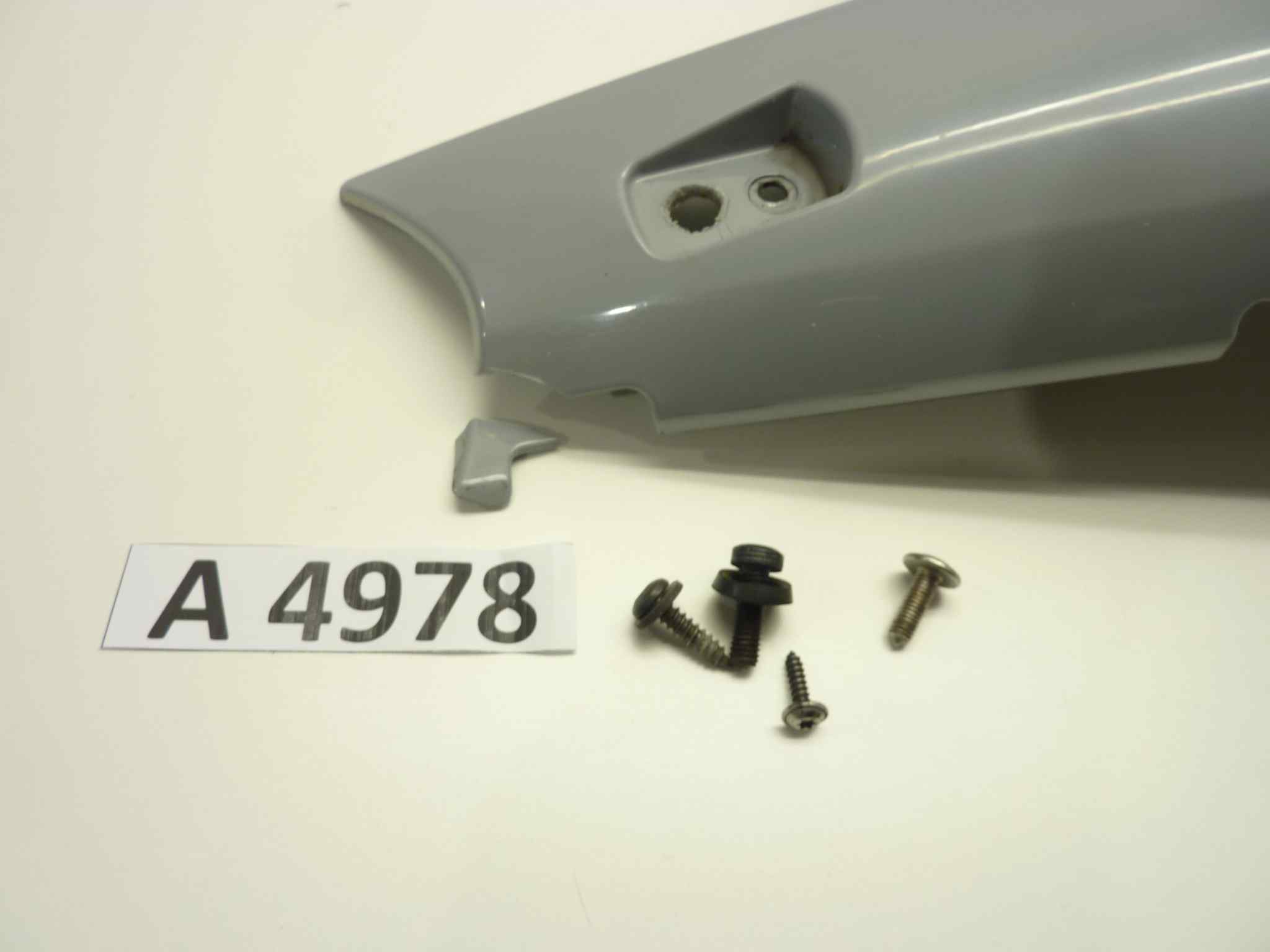 BMW F650 CS SCARVER Carena anteriore destra con piccolo pezzo danneggiato ma presente - immagine 3