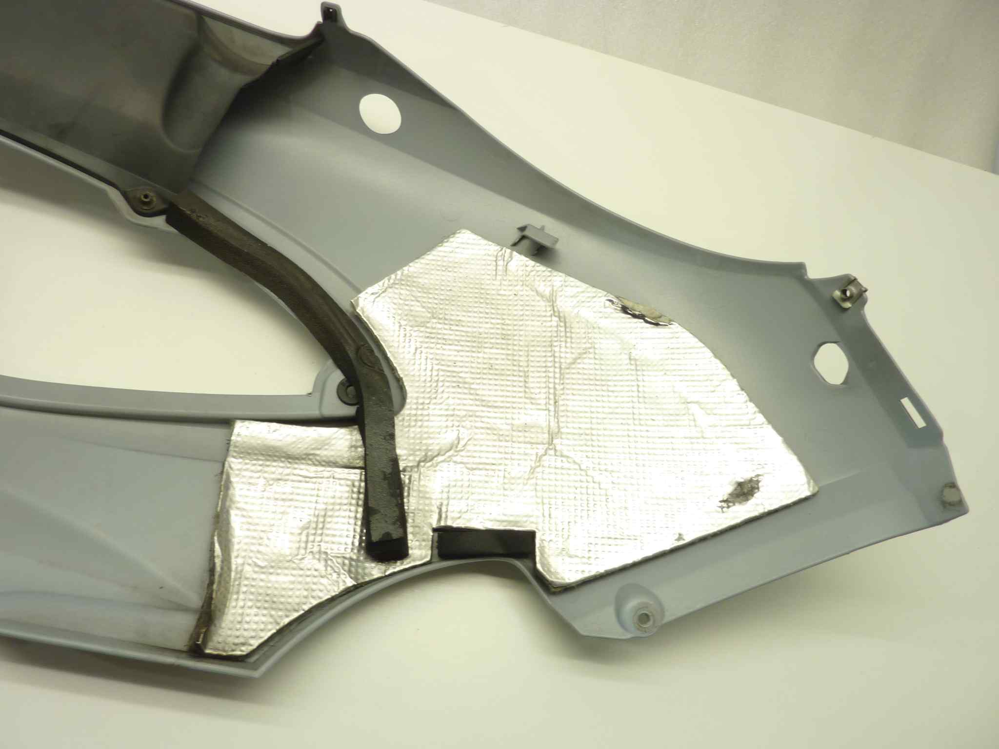 BMW F650 CS SCARVER Carena anteriore destra con piccolo pezzo danneggiato ma presente - immagine 8