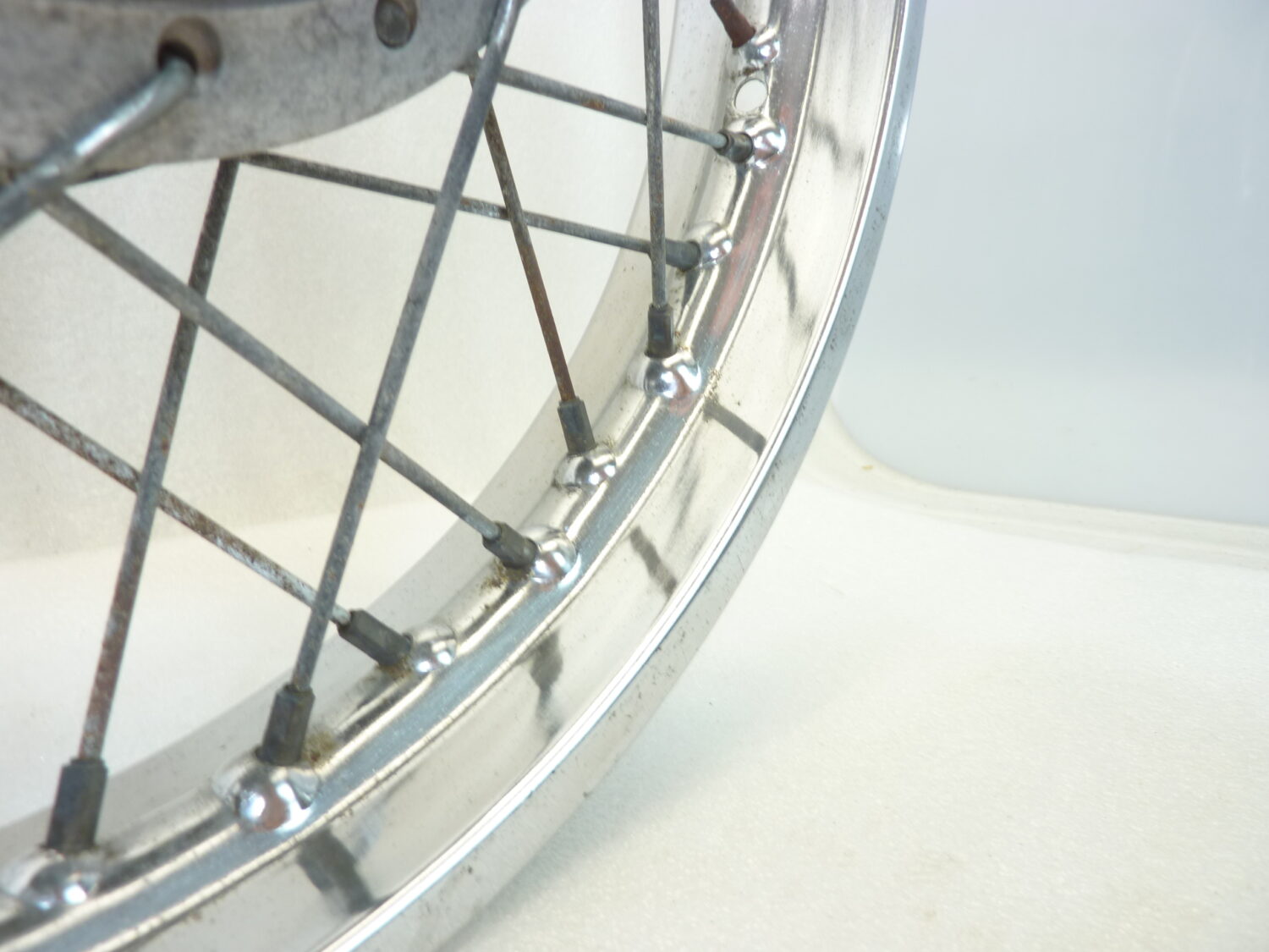 Cerchio ruota posteriore Kawasaki H1 1973 - 1975 Takasago 215 BX 18 W cod 789621-2411 - immagine 9