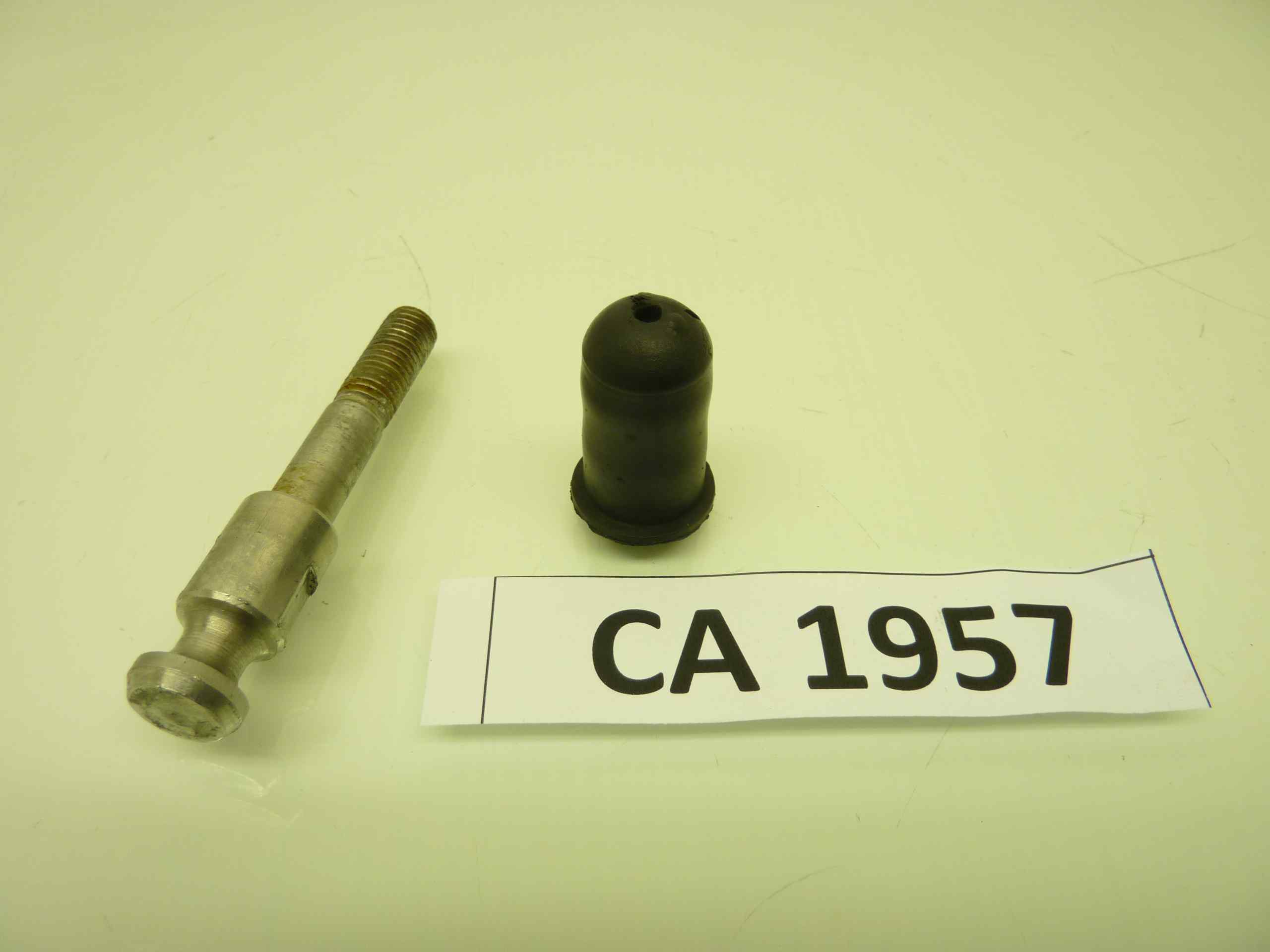 APRILIA PEGASO 650 ML00 97-00 perno staffa pedalino destro - immagine 4