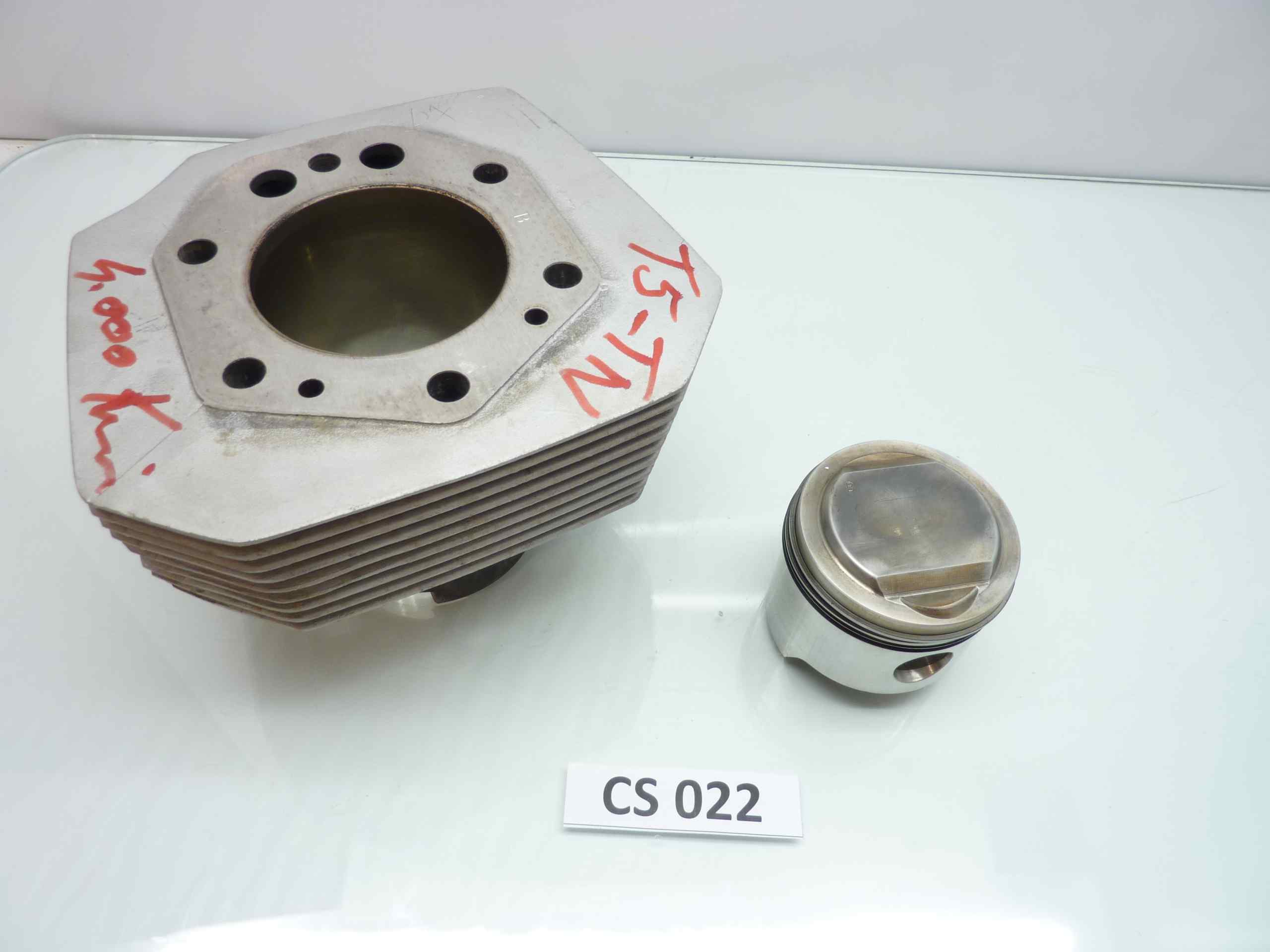 Guzzi 850 T5 cilindro pistone destro Km percorsi 4000 DIAM CILINDRO MM 82,7