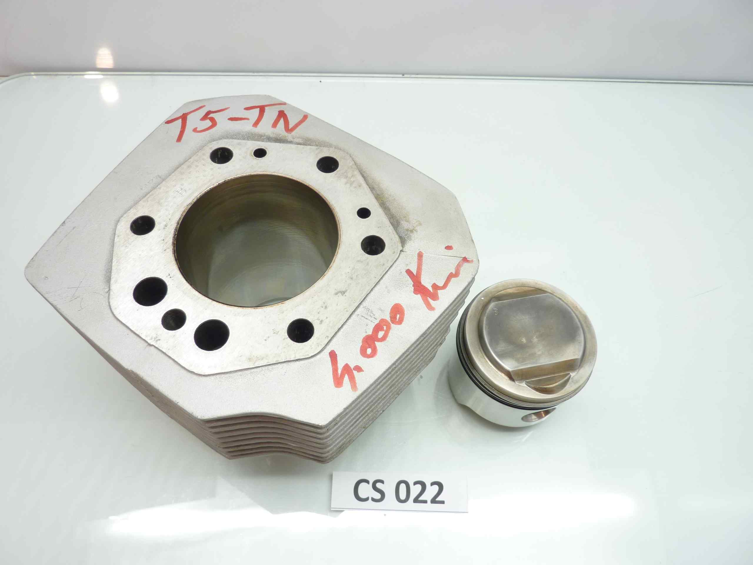Guzzi 850 T5 cilindro pistone destro Km percorsi 4000 DIAM CILINDRO MM 82,7 - immagine 2
