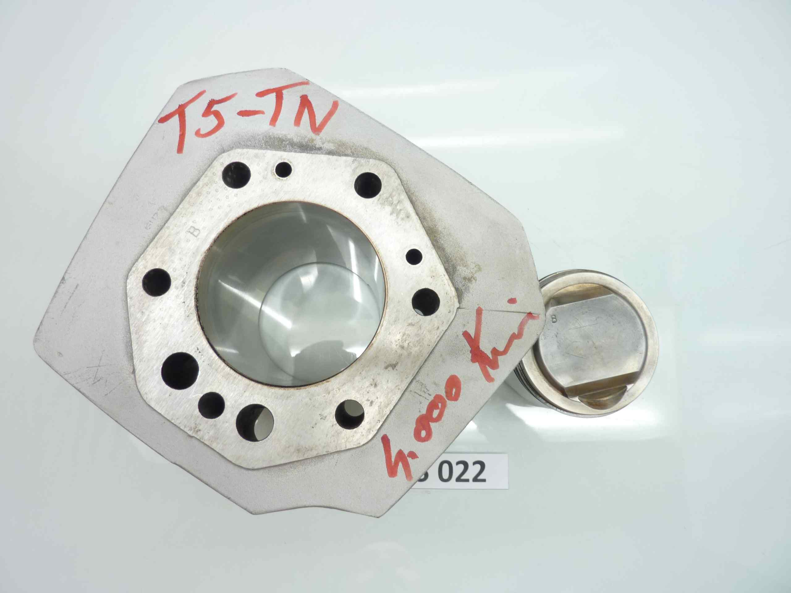 Guzzi 850 T5 cilindro pistone destro Km percorsi 4000 DIAM CILINDRO MM 82,7 - immagine 3