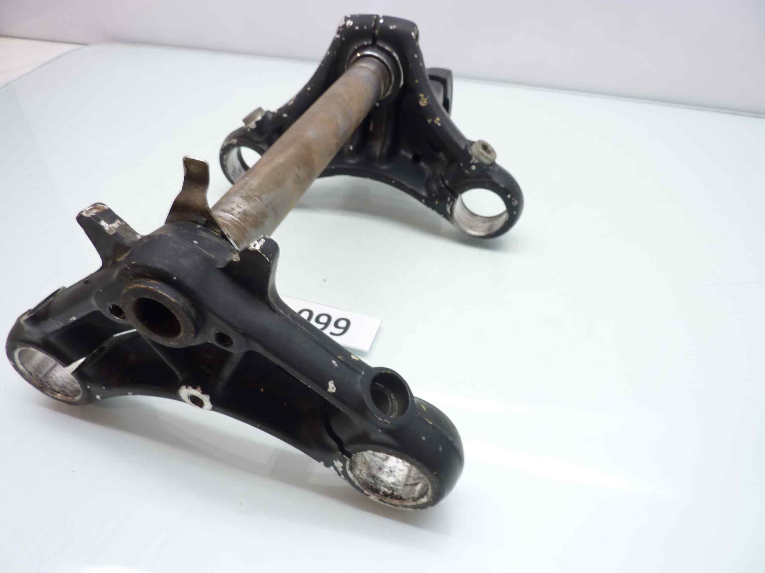 Guzzi V35 125 254 piastre forcella sterzo diam steli mm 32 - immagine 3