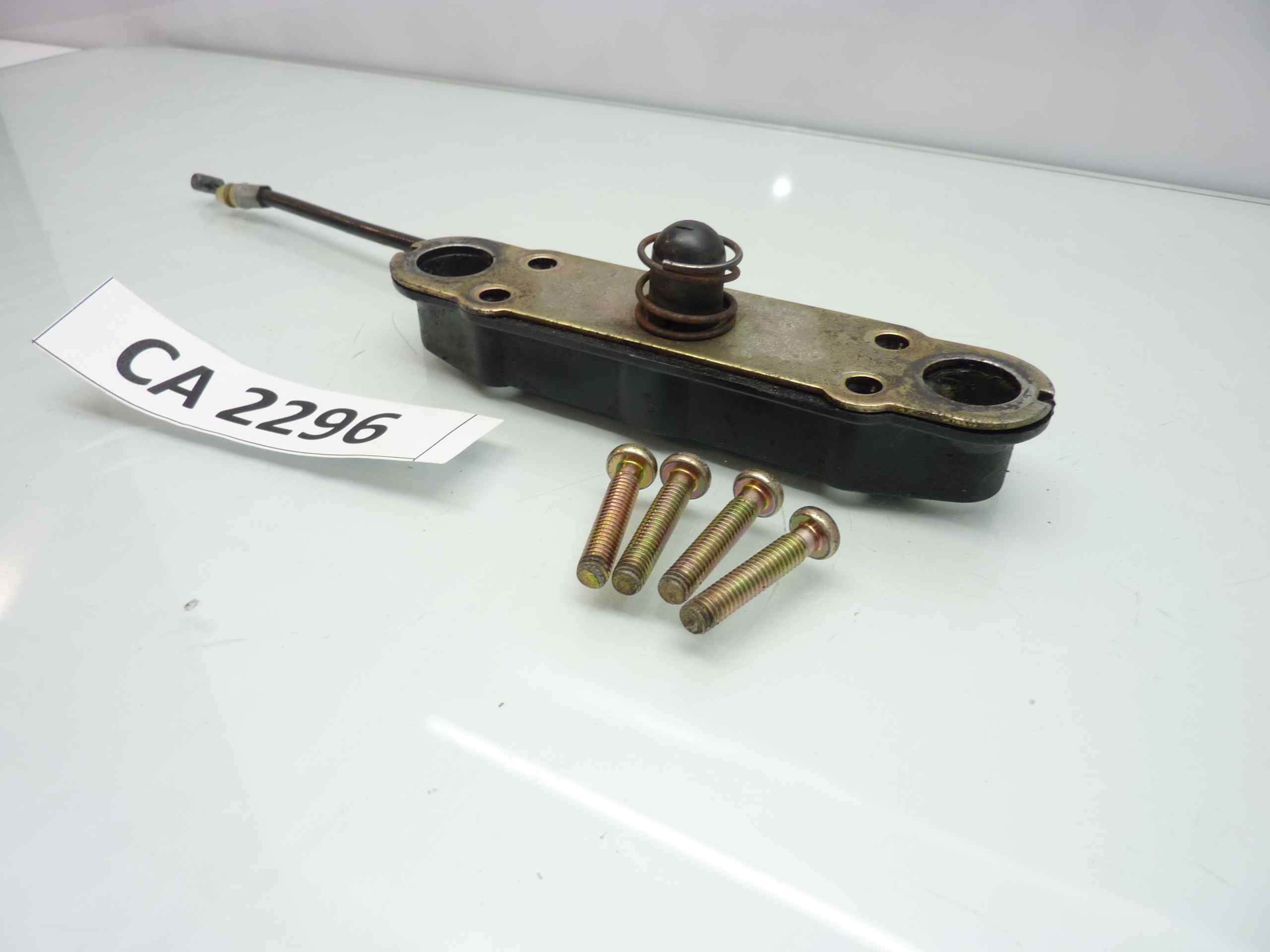 SUZUKI GSX 550 ES 84-86 Meccanismo sblocco apertura sella - immagine 2