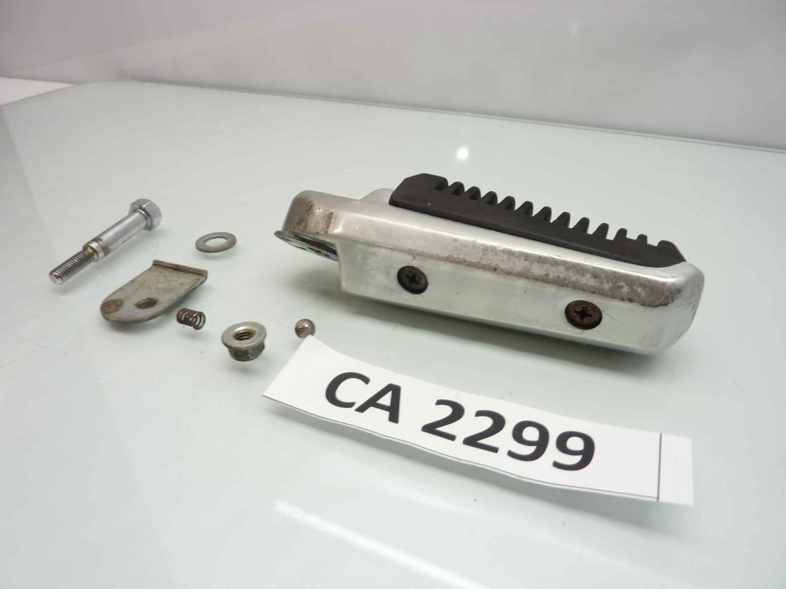 SUZUKI GSX 550 ES 84-86 Pedalino pedana poggiapiedi posteriore sinistra - immagine 2