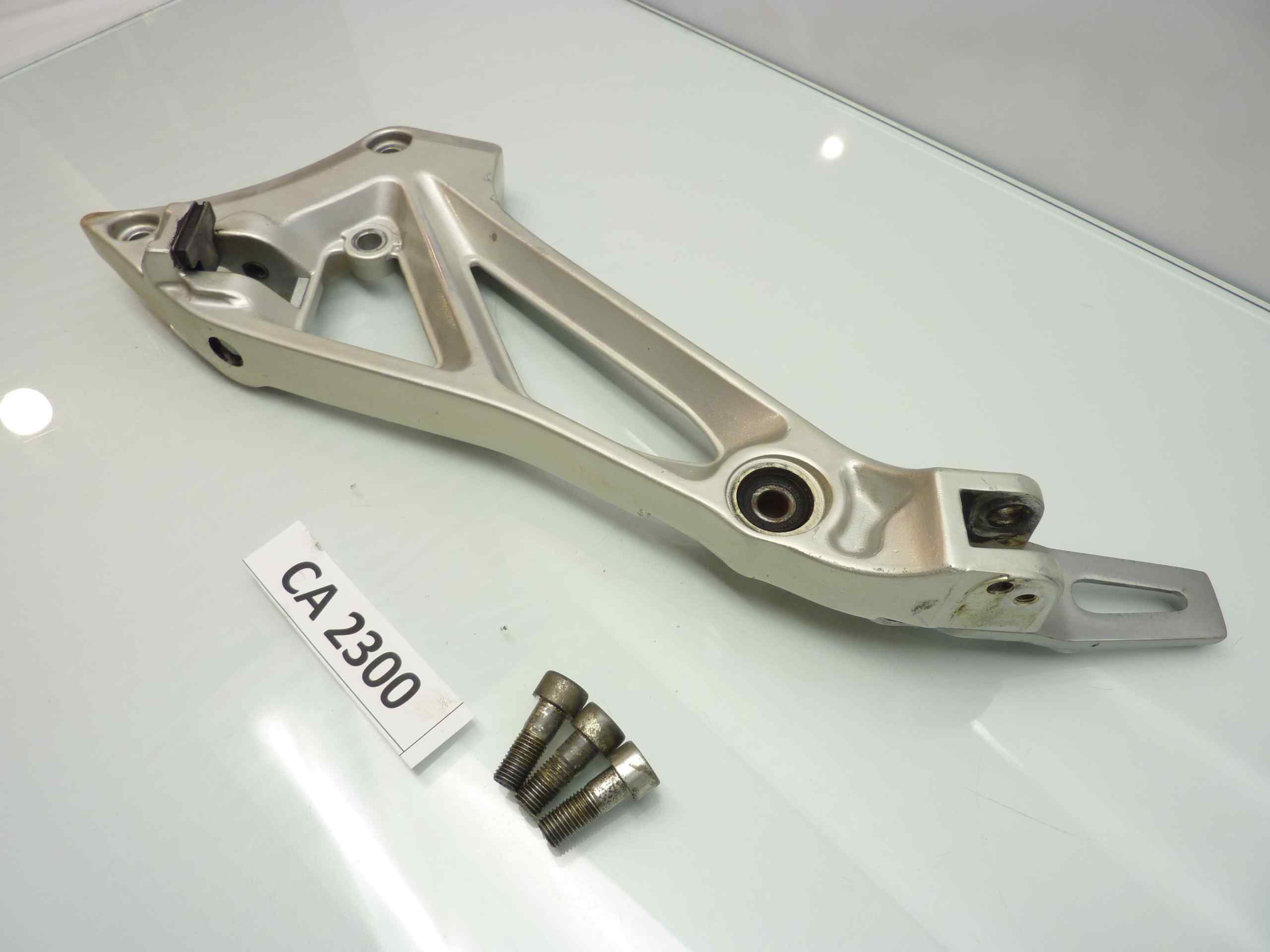SUZUKI GSX 550 ES 84-86 Staffa poggiapiedi pedalini sinistra - immagine 3