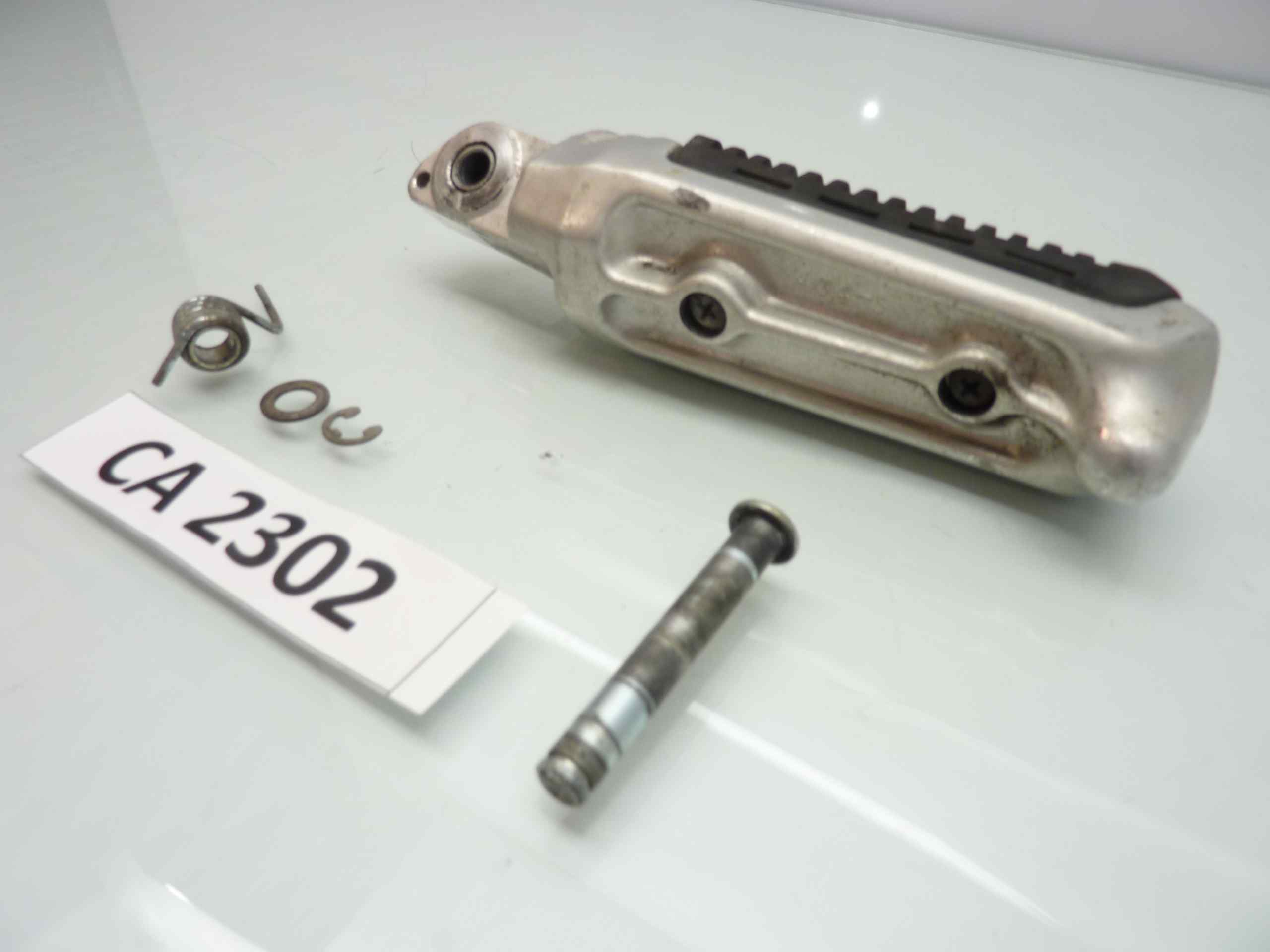 SUZUKI GSX 550 ES 84-86 Pedalino poggiapiedi anteriore destro - immagine 2