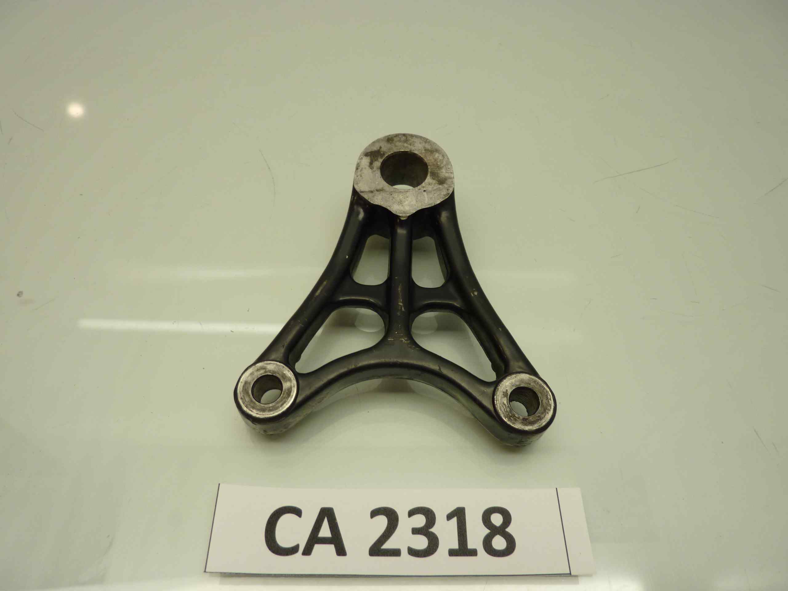 SUZUKI GSX 550 ES 84-86 Staffa pinza freno posteriore - immagine 2