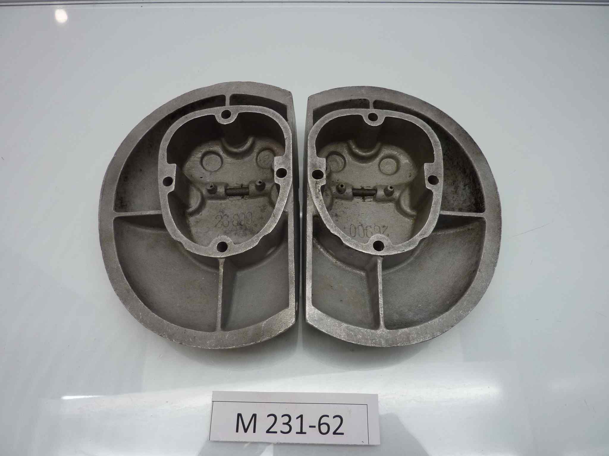 Gilera 300 TERZA SERIE coppia coperchi motore punterie cod 26899 26900 - immagine 3