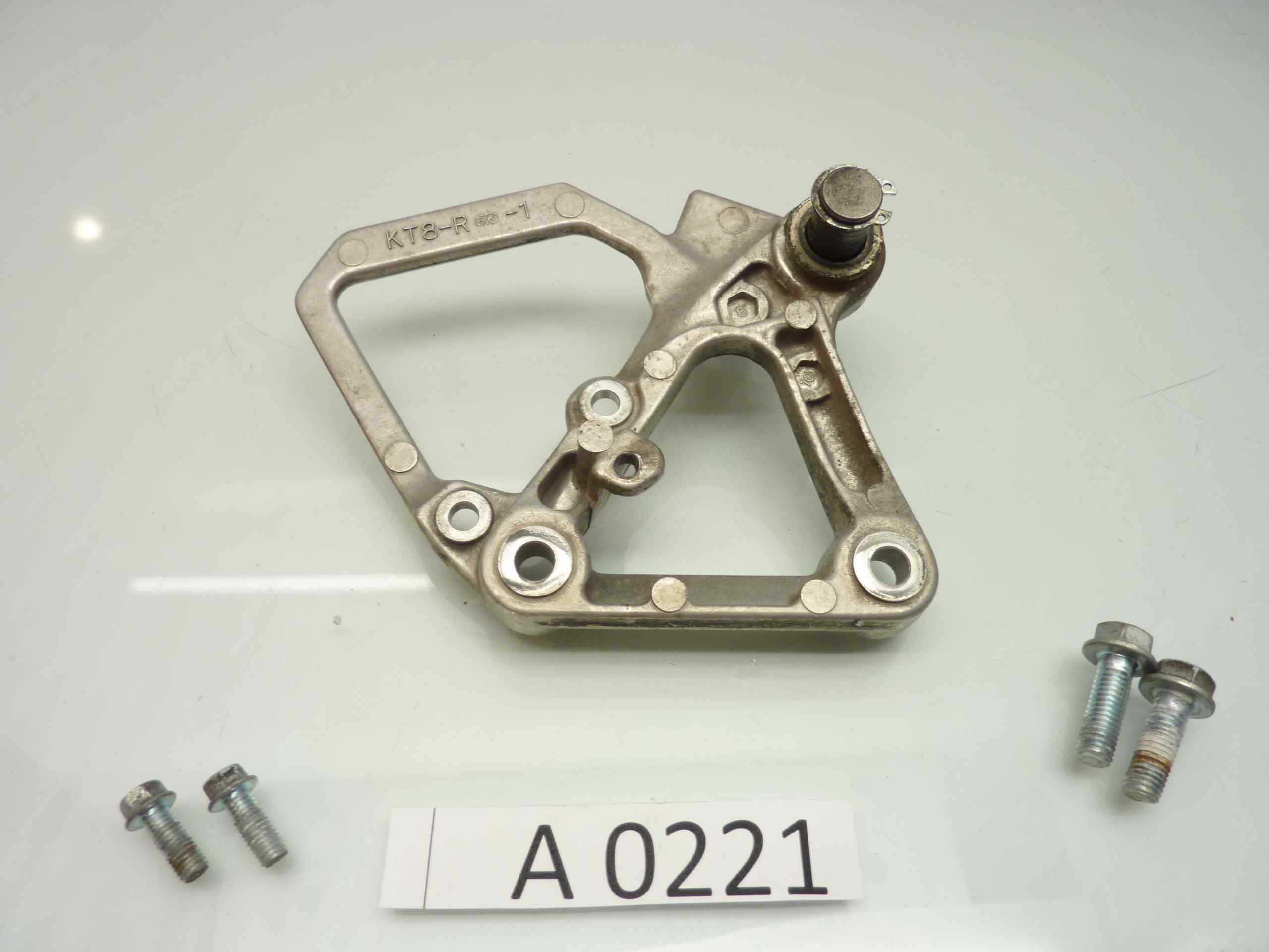 HONDA CBR 600 F 89-90 Staffa poggiapiedi anteriore destra KT8-R - immagine 3