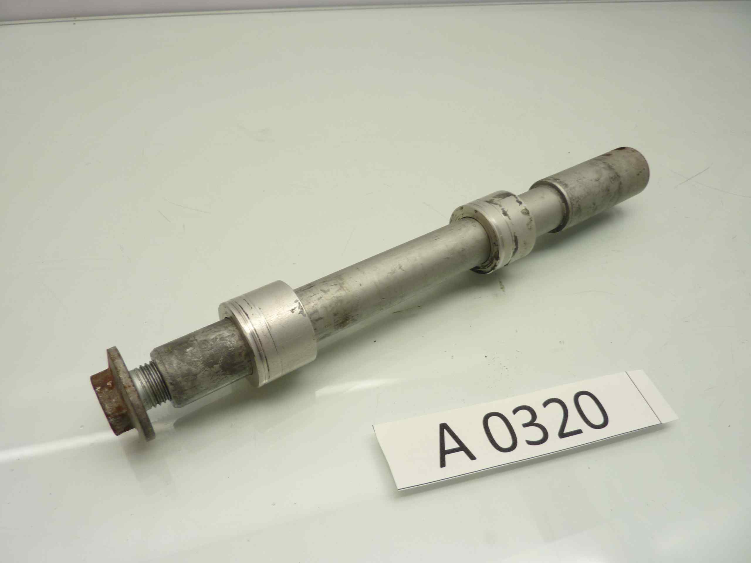 BMW F650 CS SCARVER Perno ruota anteriore completo