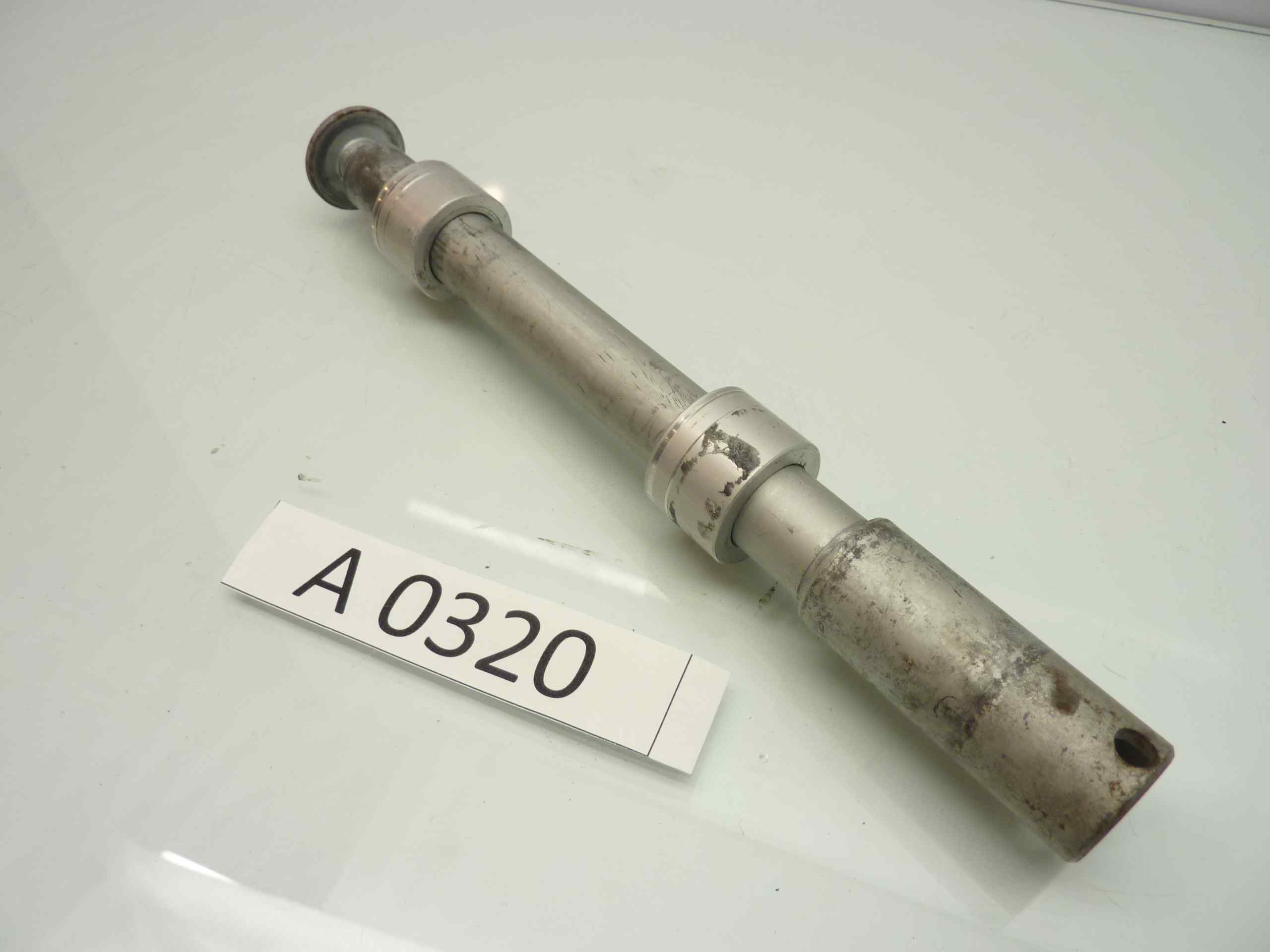 BMW F650 CS SCARVER Perno ruota anteriore completo - immagine 2