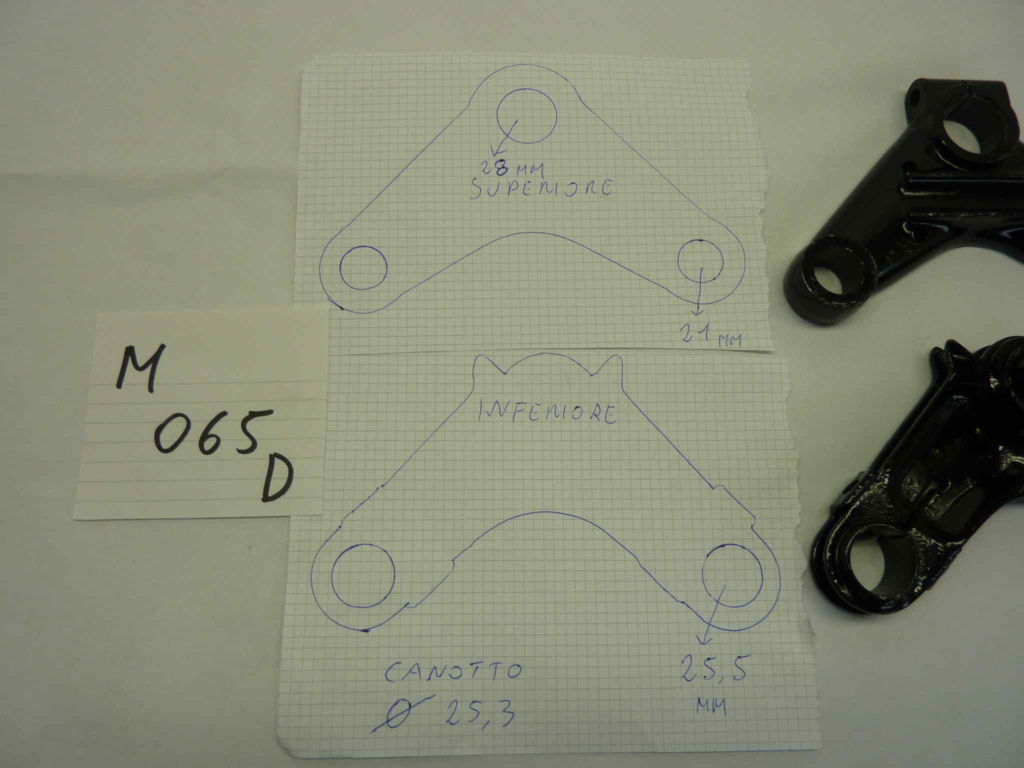GILERA 98 124 150 piastra sterzo inferiore e superiore con canotto nera nuovo - immagine 2
