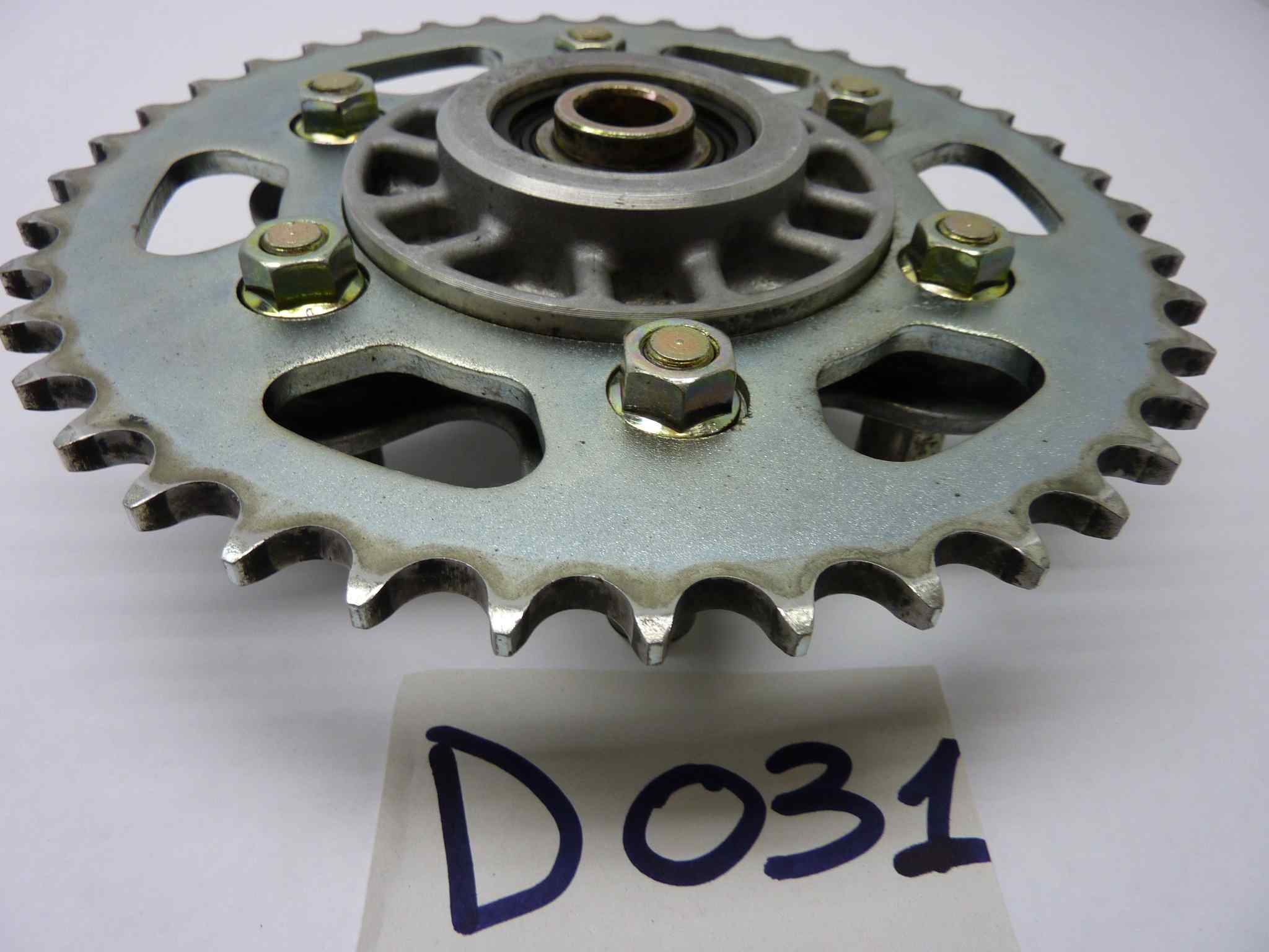 DUCATI MONSTER 600 mozzo posteriore con corona usata 40 denti cod. Z40K00 - immagine 2