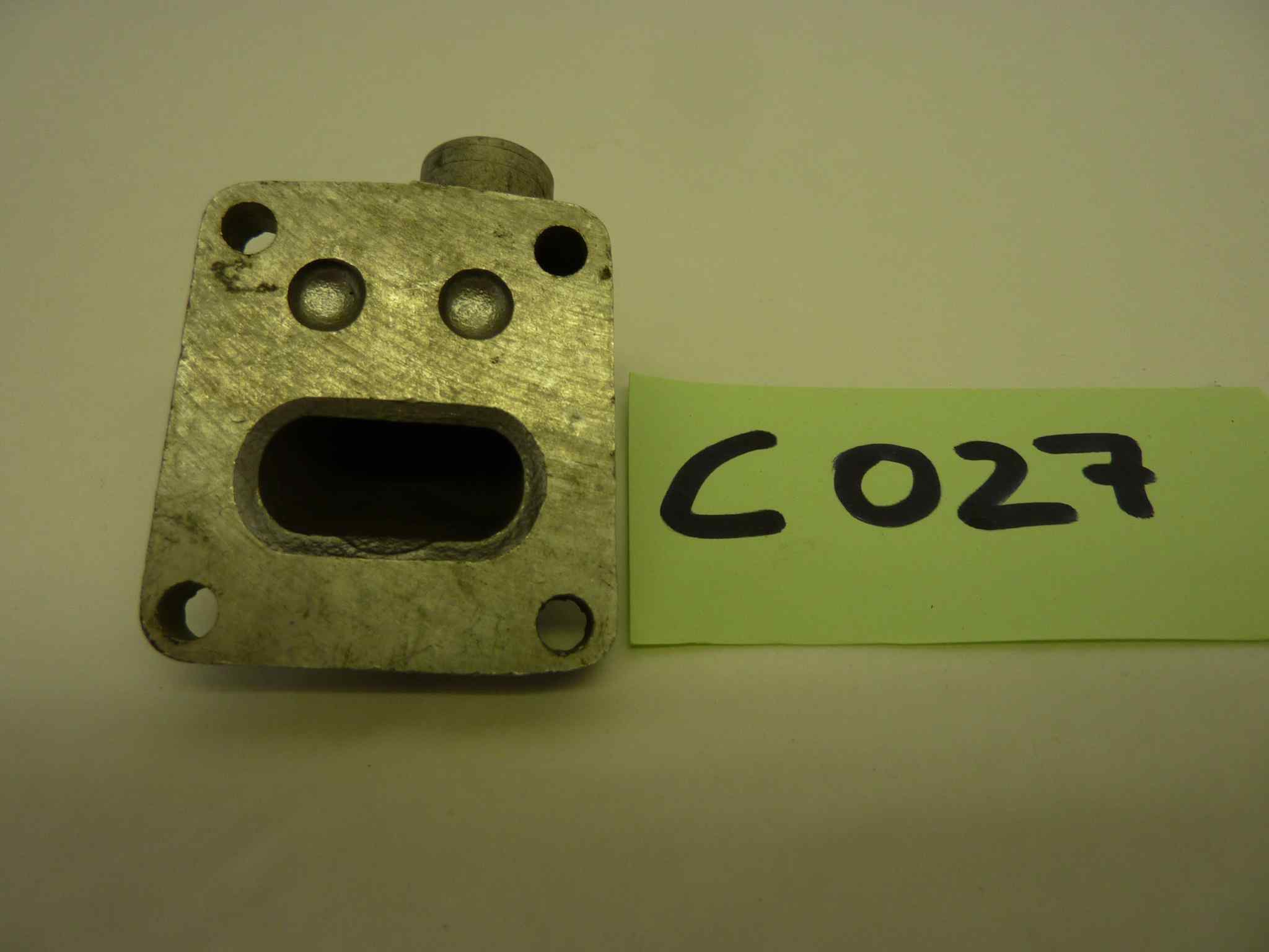 COLLETTORE CARBURATORE diam imbocco 19 mm int fori 19 - immagine 3