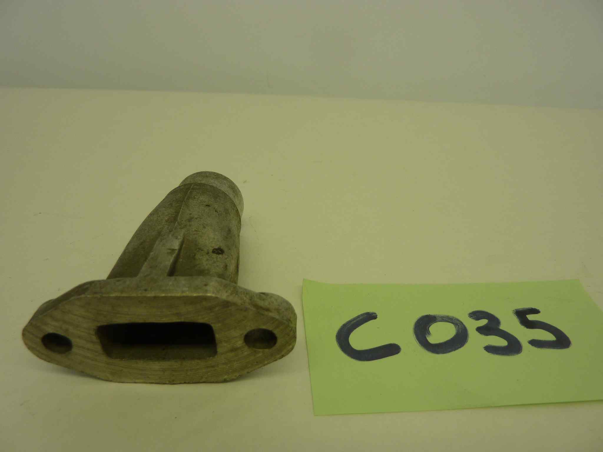 COLLETTORE CARBURATORE diam imbocco 24 mm int fori 47 - immagine 3