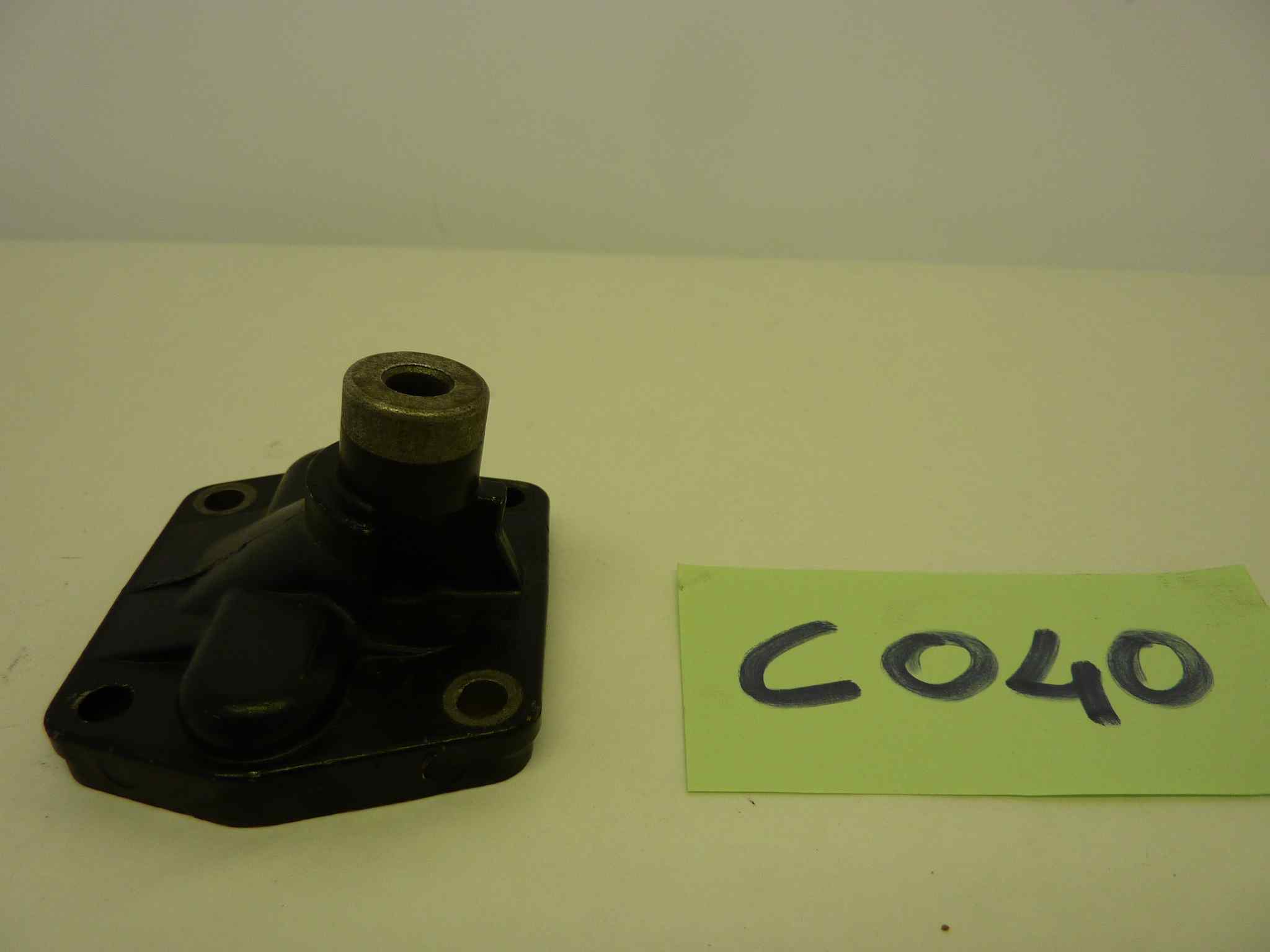 COLLETTORE CARBURATORE diam imbocco 18 mm int fori 47 - immagine 2