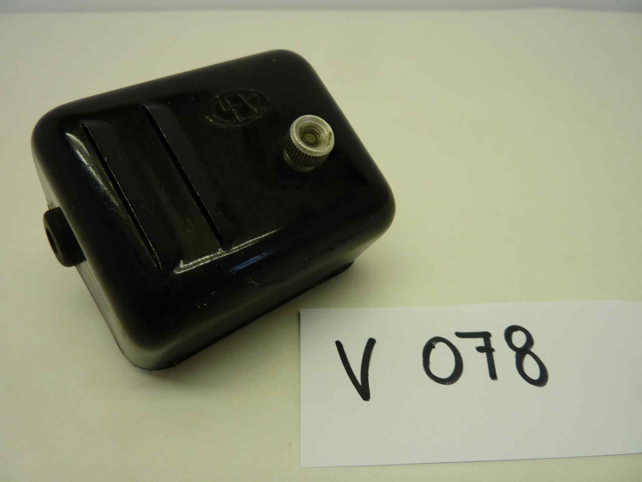 Regolatore di tensione corrente CEV 588 con canalizzatore filo NUOVO