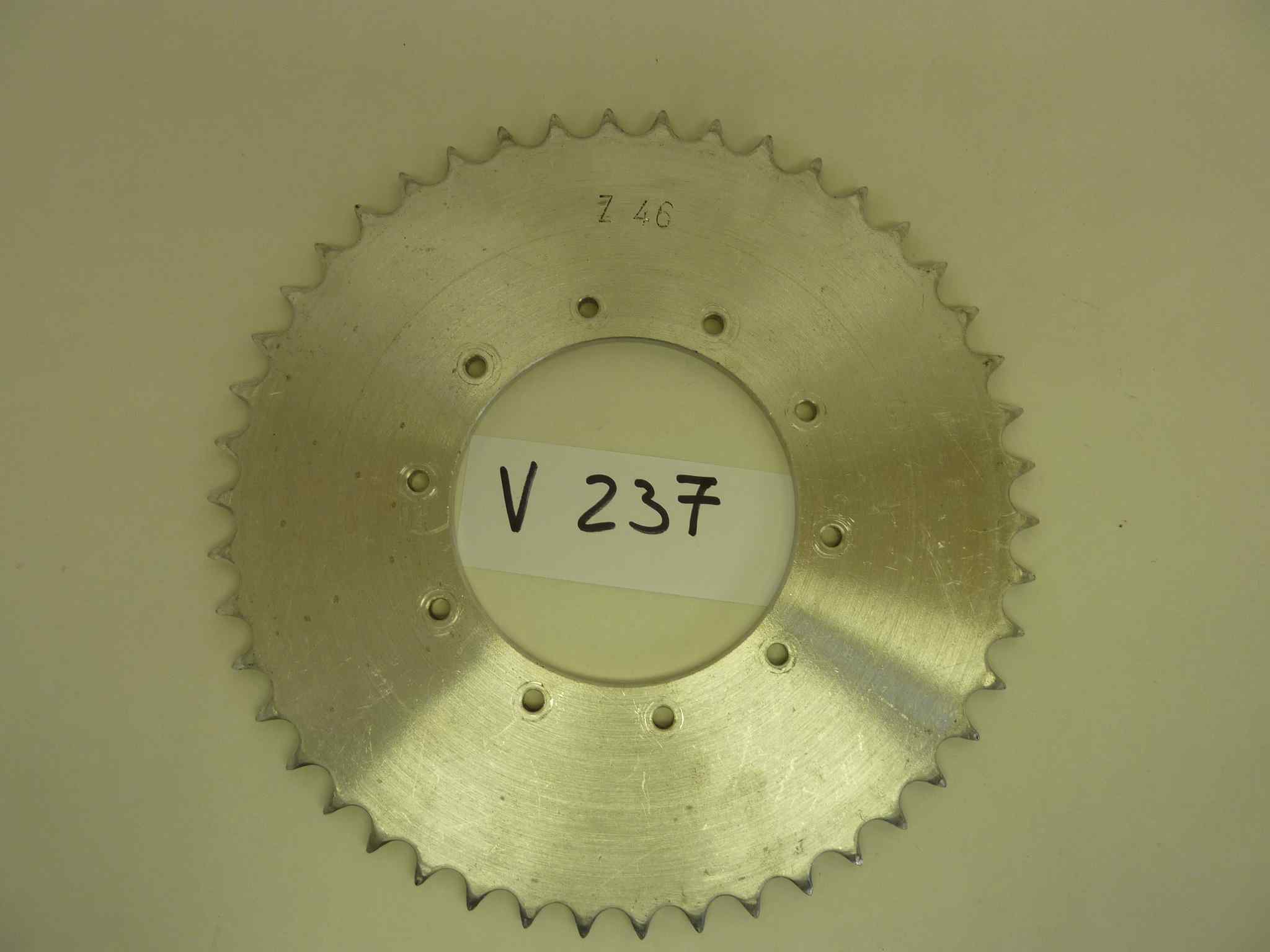 Corona regolarità moto epoca vari modelli 46 denti diam int 100 mm interasse fori 121 mm diam esterno 241 mm