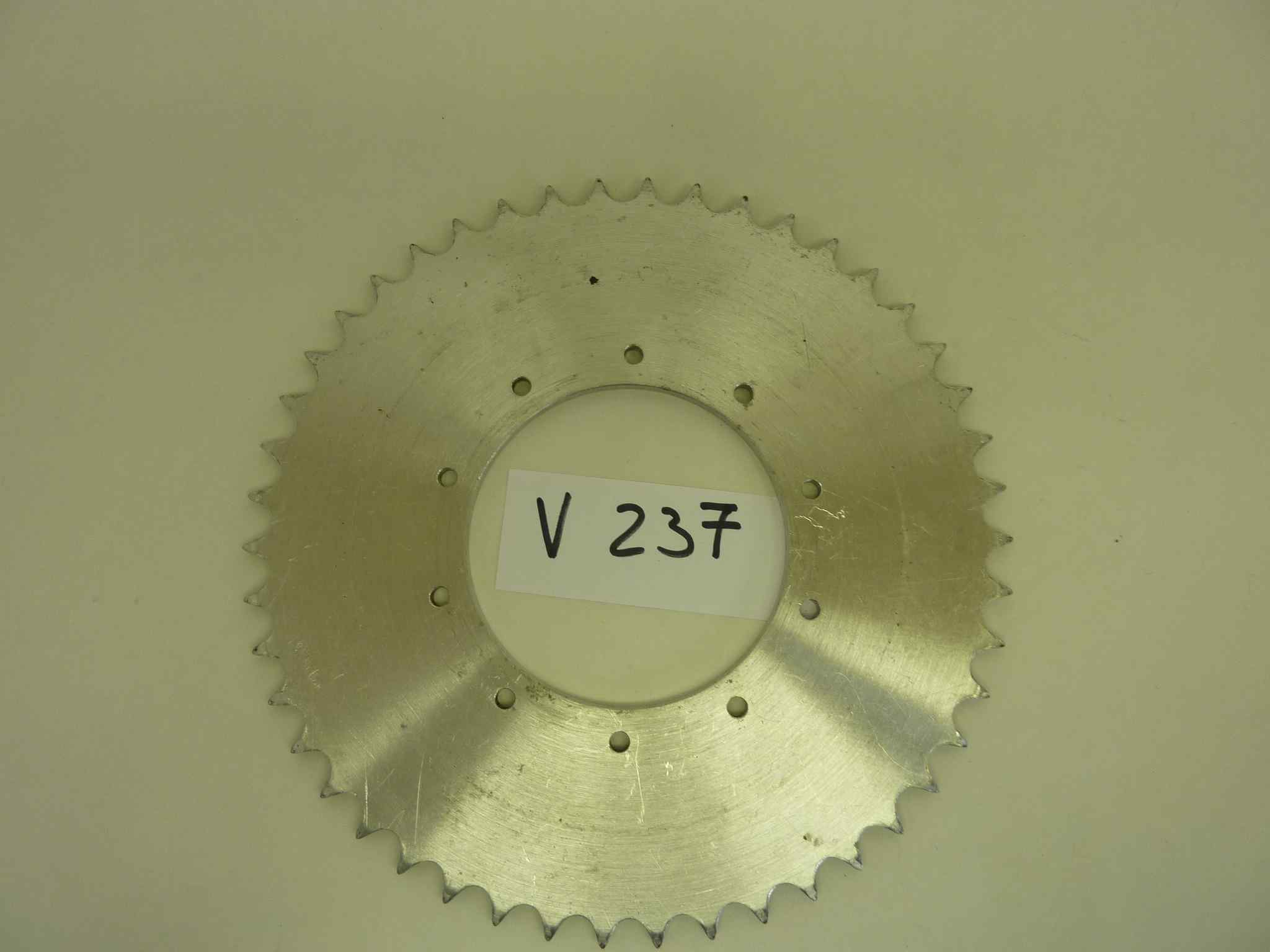 Corona regolarità moto epoca vari modelli 46 denti diam int 100 mm interasse fori 121 mm diam esterno 241 mm - immagine 2