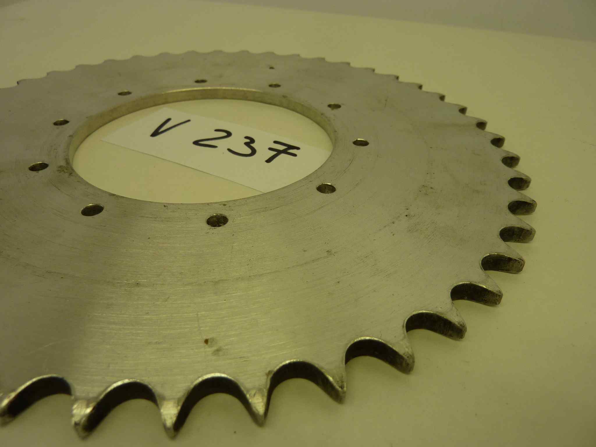 Corona regolarità moto epoca vari modelli 46 denti diam int 100 mm interasse fori 121 mm diam esterno 241 mm - immagine 3