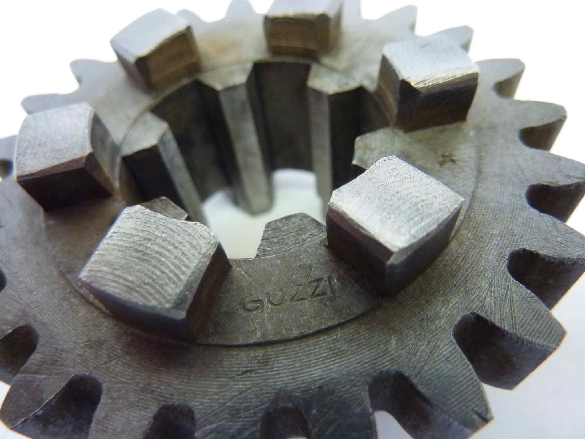Ingranaggio Guzzi P4 23 denti diam esterno 62 mm - immagine 7