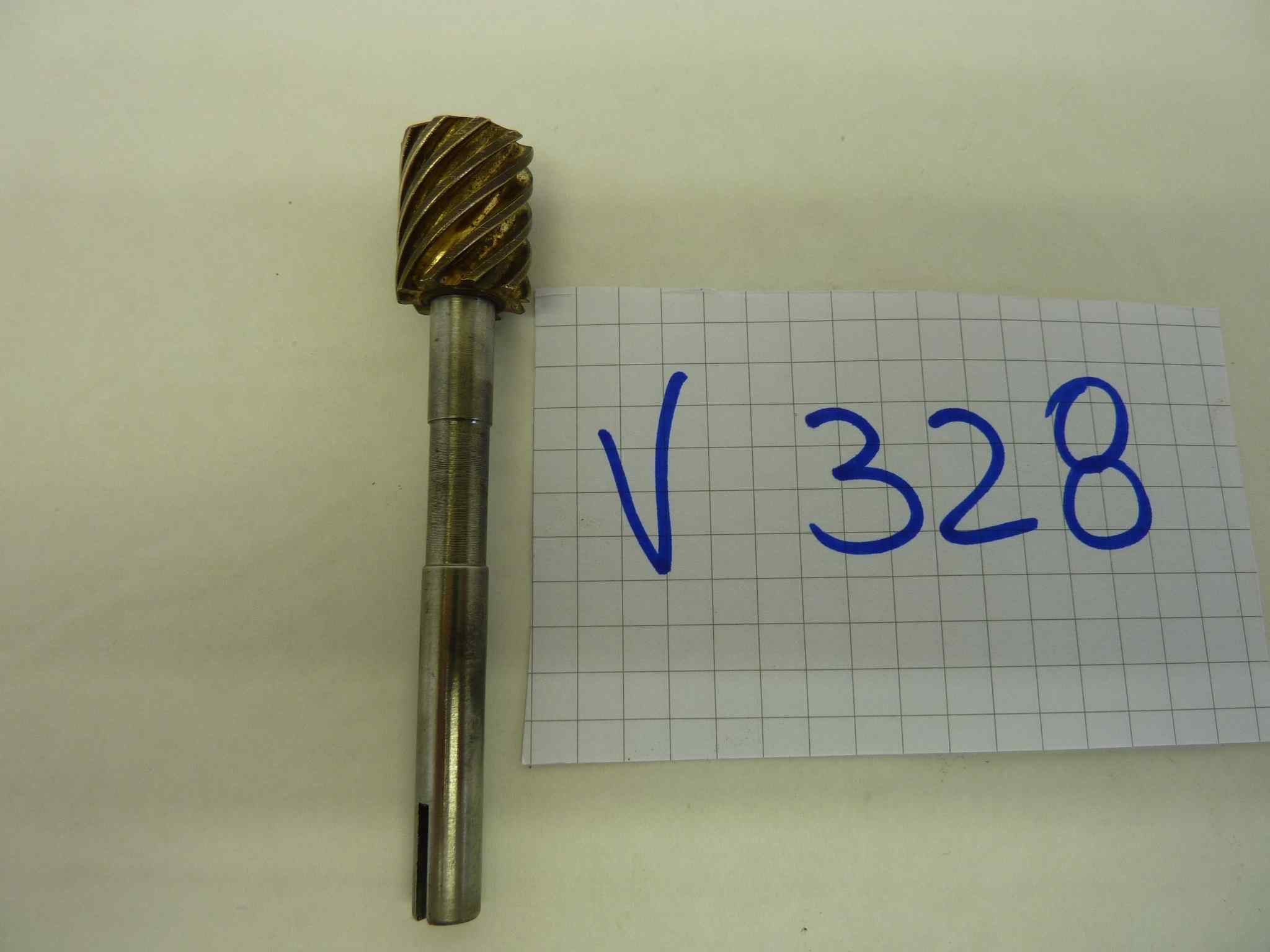 Perno rinvio ingranaggio contachilometri moto epoca lungh 84,5 mm - diam ingranaggio 14 mm - altezza ingranaggio 20 mm - diam asta 7 mm - immagine 3