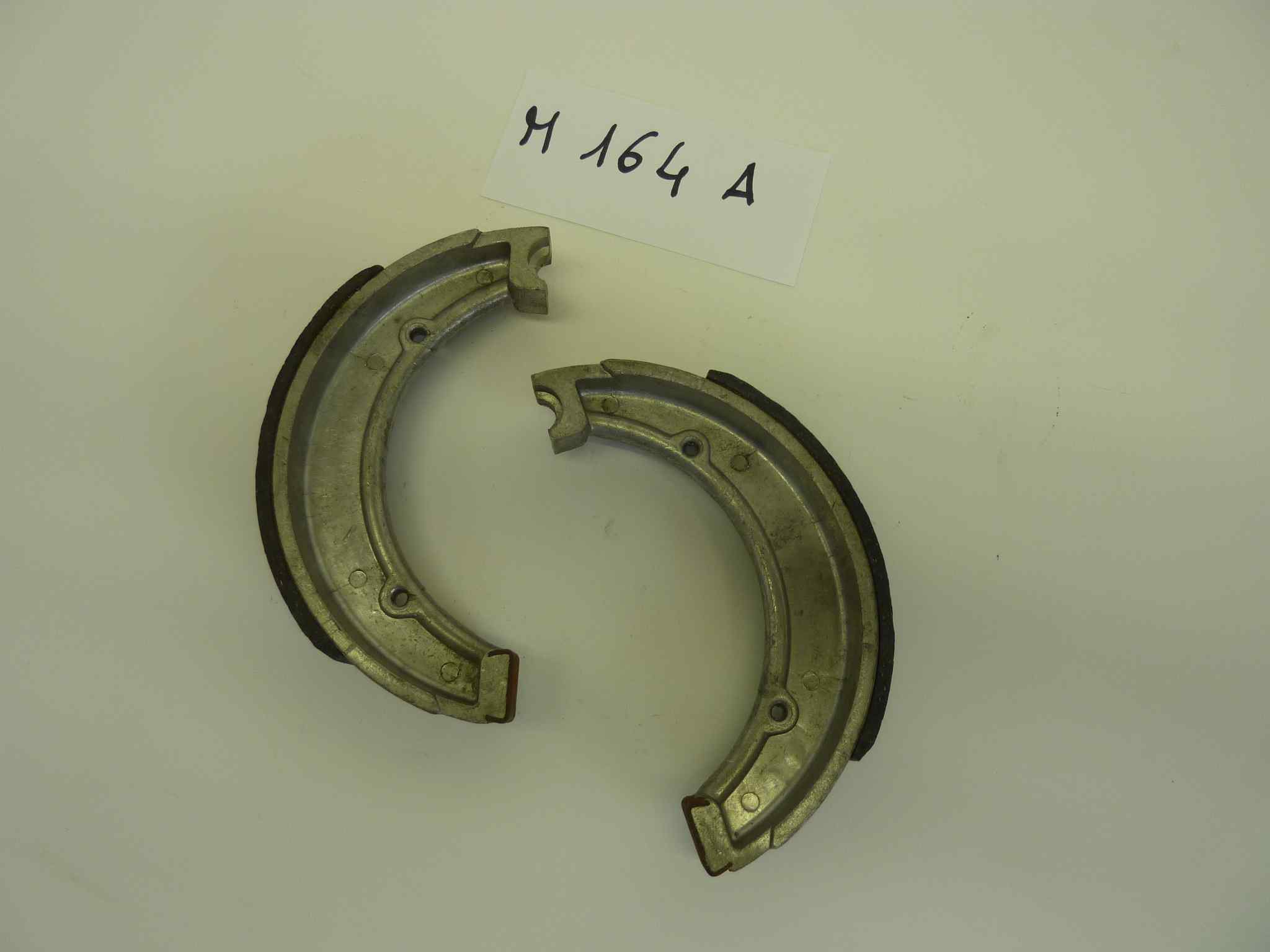 Gilera 175 e compatibili coppia ceppi ganasce nuove Amadori cod Gilera 42249-C dim 148x31 mm - immagine 3
