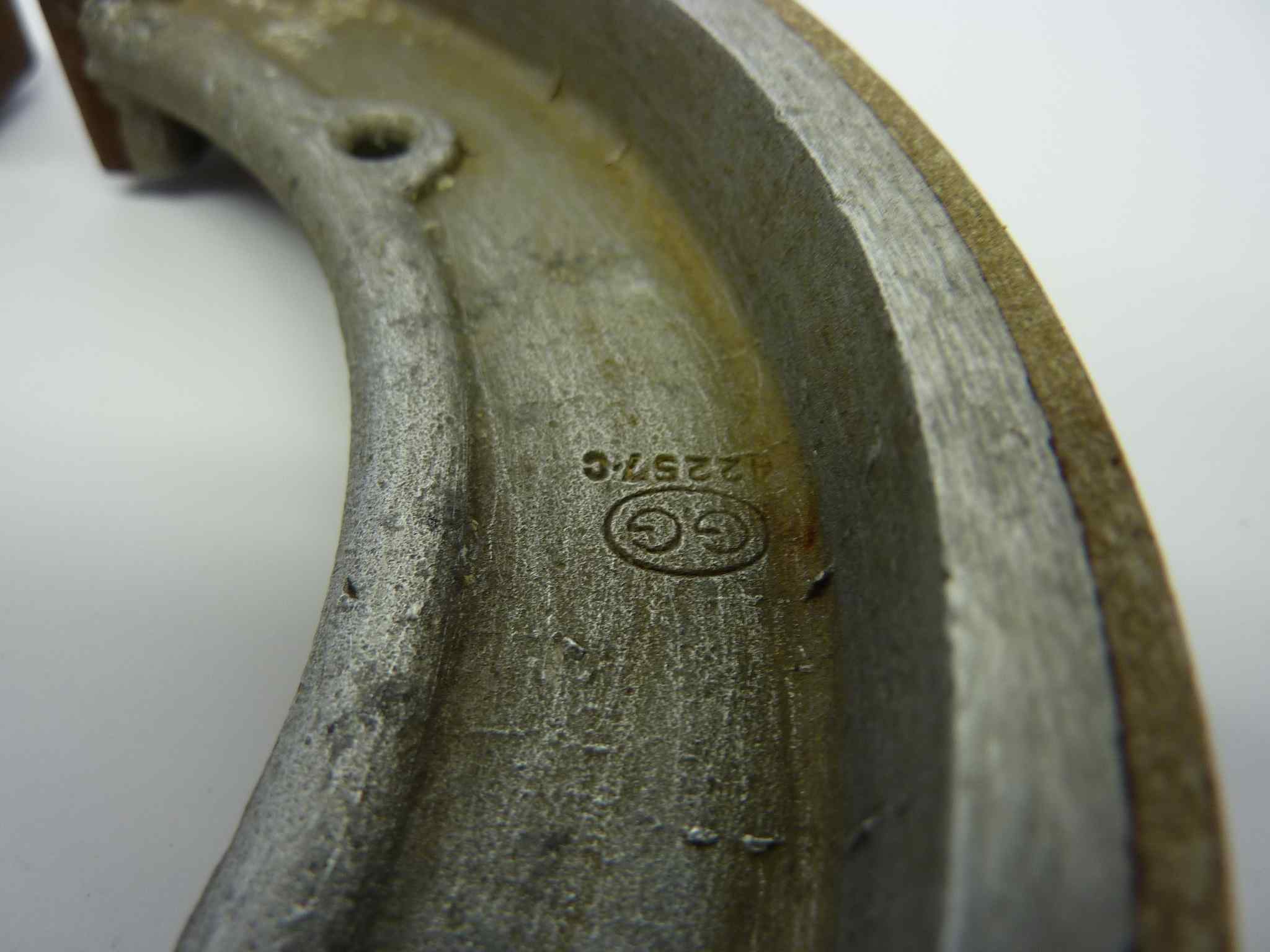 Gilera 175 e compatibili coppia ceppi ganasce nuove Amadori cod Gilera 42249-C dim 148x31 mm - immagine 2